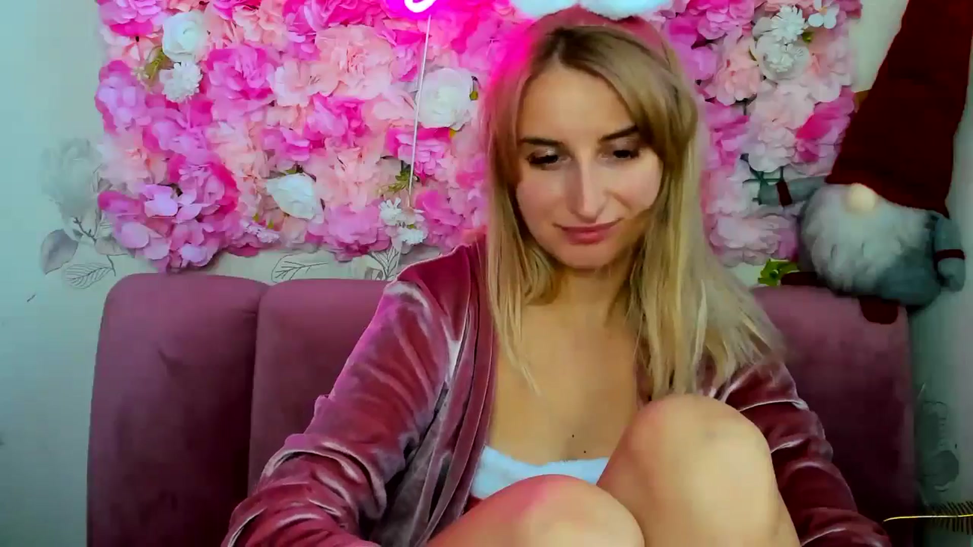 Gallery image thumbnail from EmiilyCandy's myfreecams stream on, 12/31/2024, 13:06 image 19 of 20