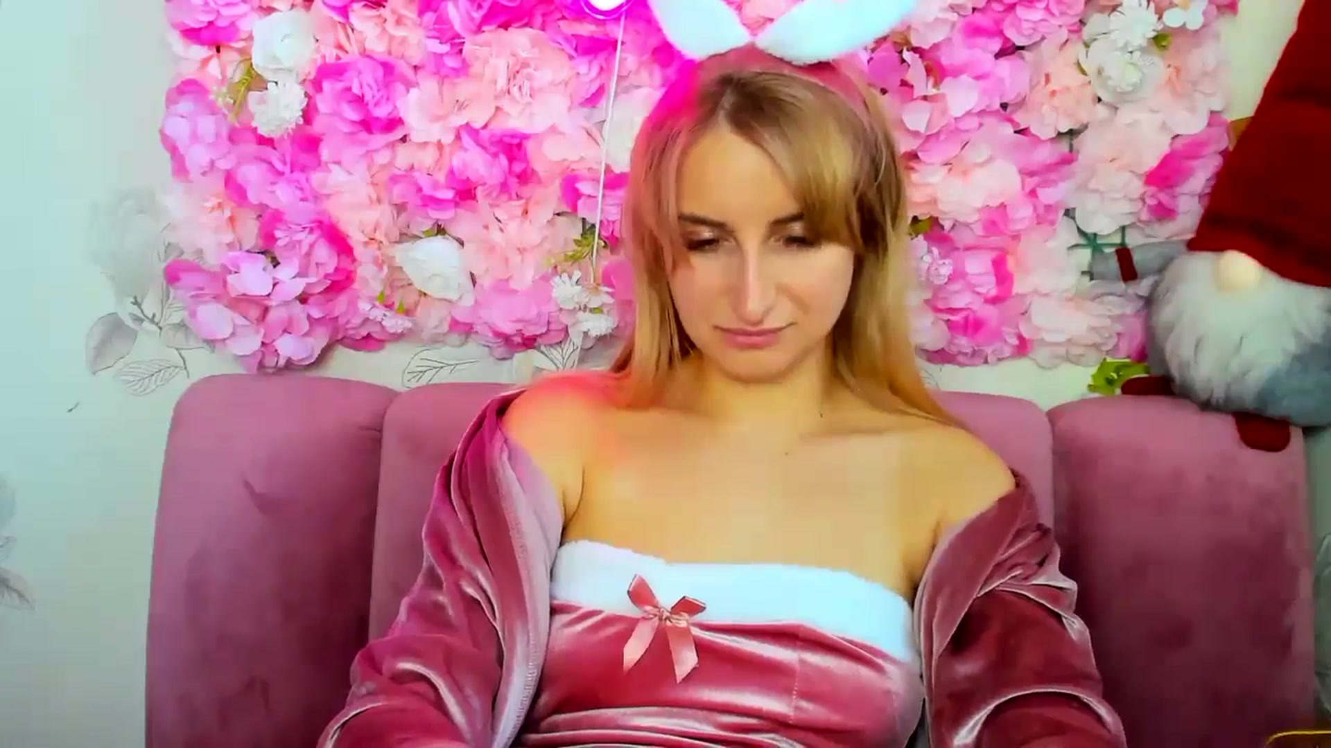 Gallery image thumbnail from EmiilyCandy's myfreecams stream on, 12/31/2024, 13:06 image 11 of 20