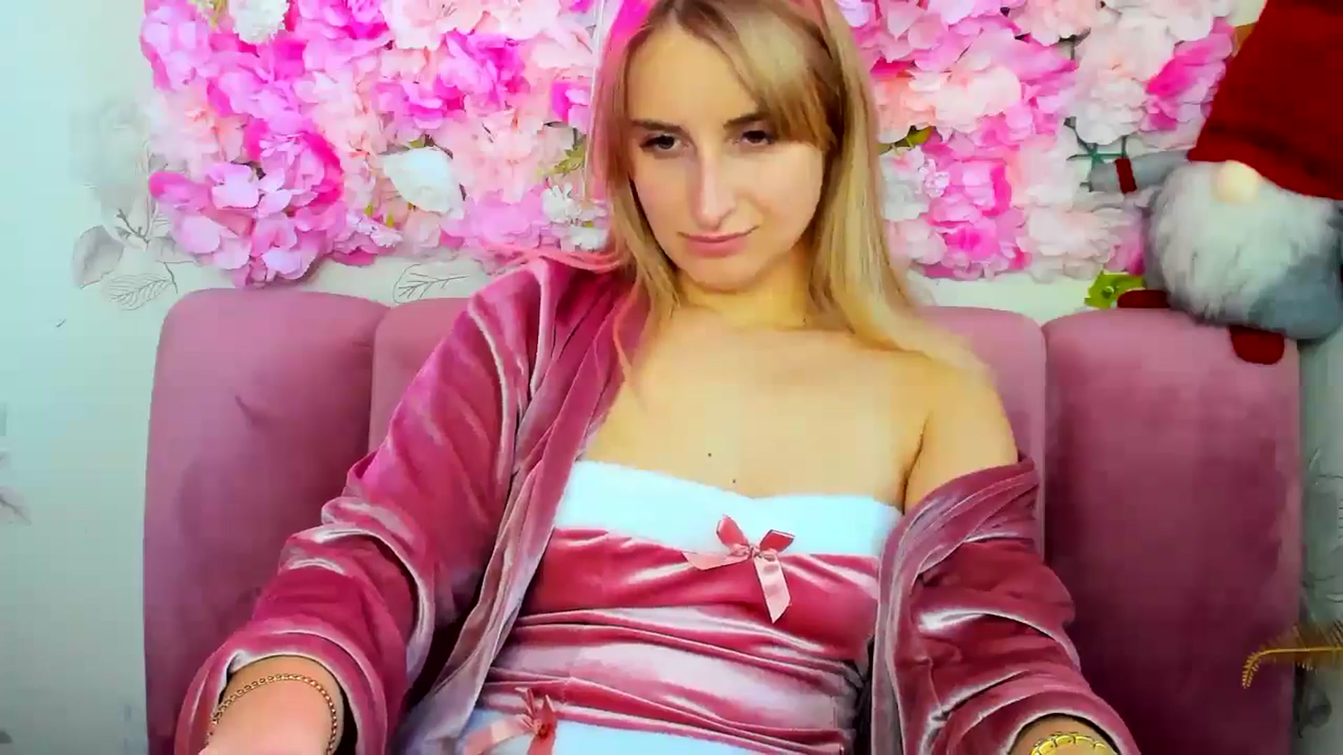Gallery image thumbnail from EmiilyCandy's myfreecams stream on, 12/31/2024, 13:06 image 4 of 20