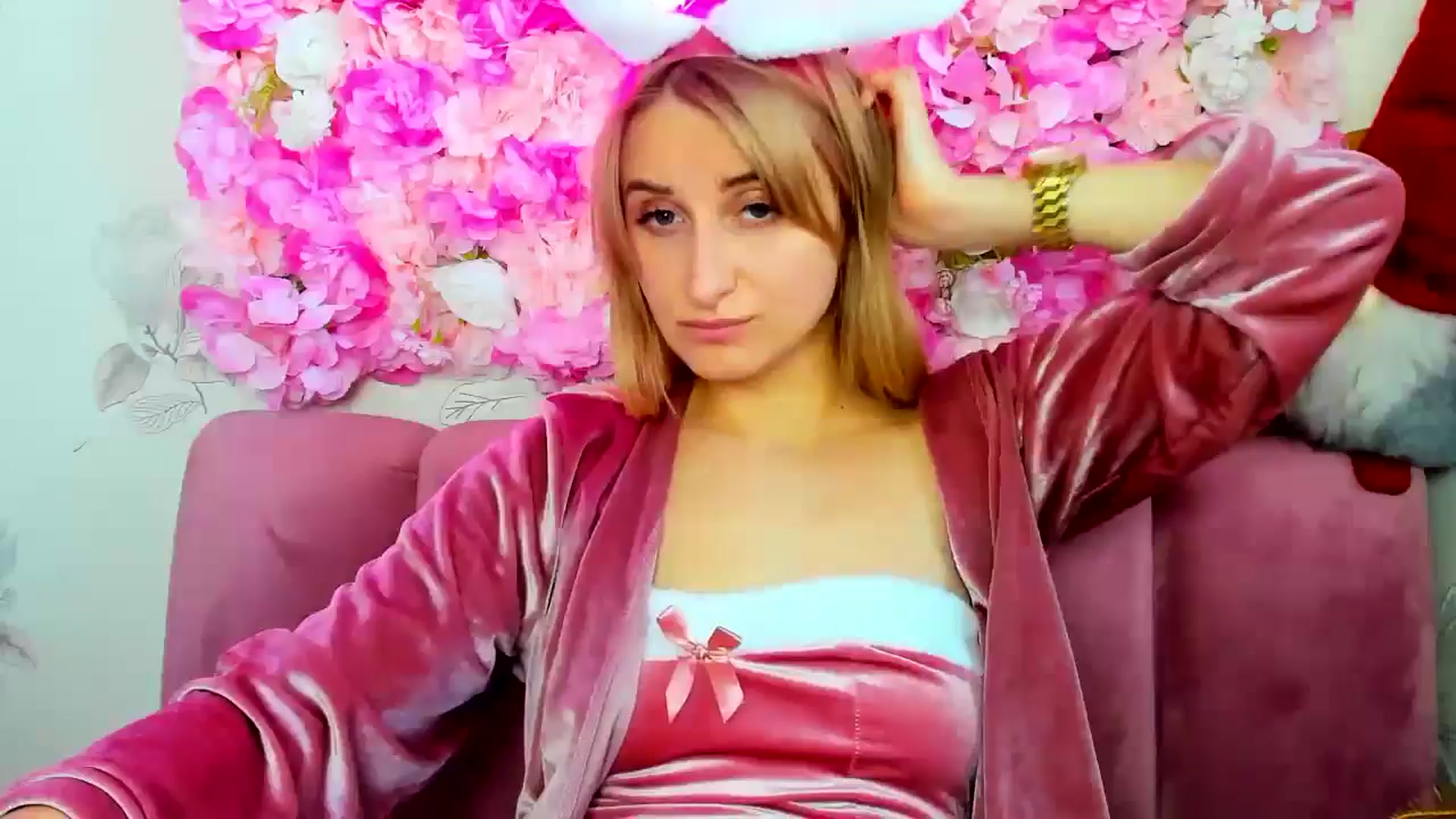 Gallery image thumbnail from EmiilyCandy's myfreecams stream on, 12/31/2024, 13:06 image 10 of 20