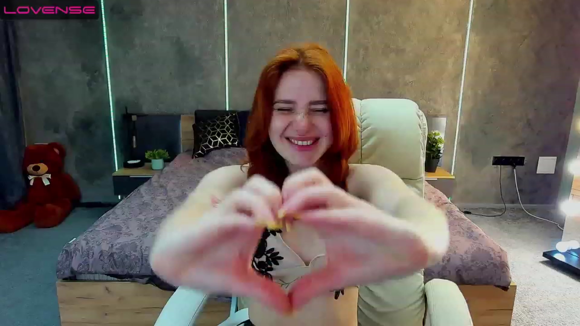 Gallery image thumbnail from EmiilyFox's myfreecams stream on, 04/16/2023, 11:27 image 11 of 20