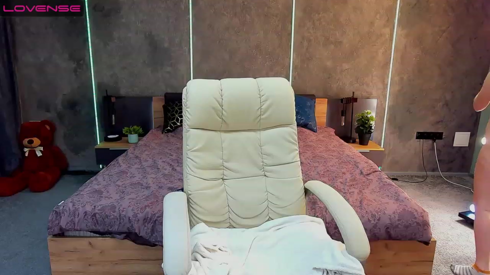 Gallery image thumbnail from EmiilyFox's myfreecams stream on, 04/16/2023, 11:27 image 13 of 20