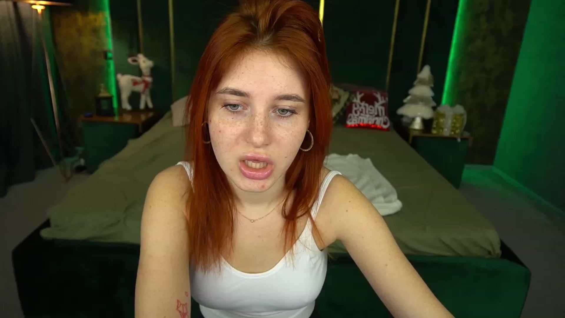 Gallery image thumbnail from EmiilyFox's myfreecams stream on, 12/25/2023, 11:20 image 4 of 20