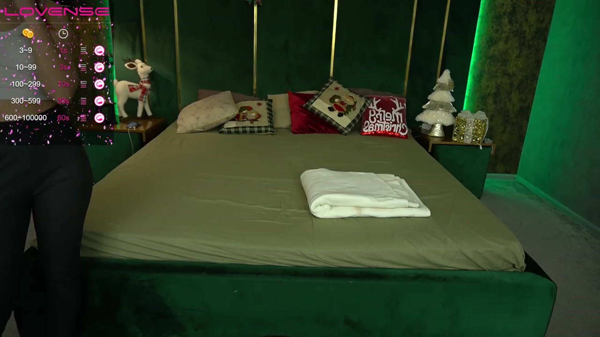 Gallery image thumbnail from EmiilyFox's myfreecams stream on, 12/25/2023, 12:49 image 9 of 20
