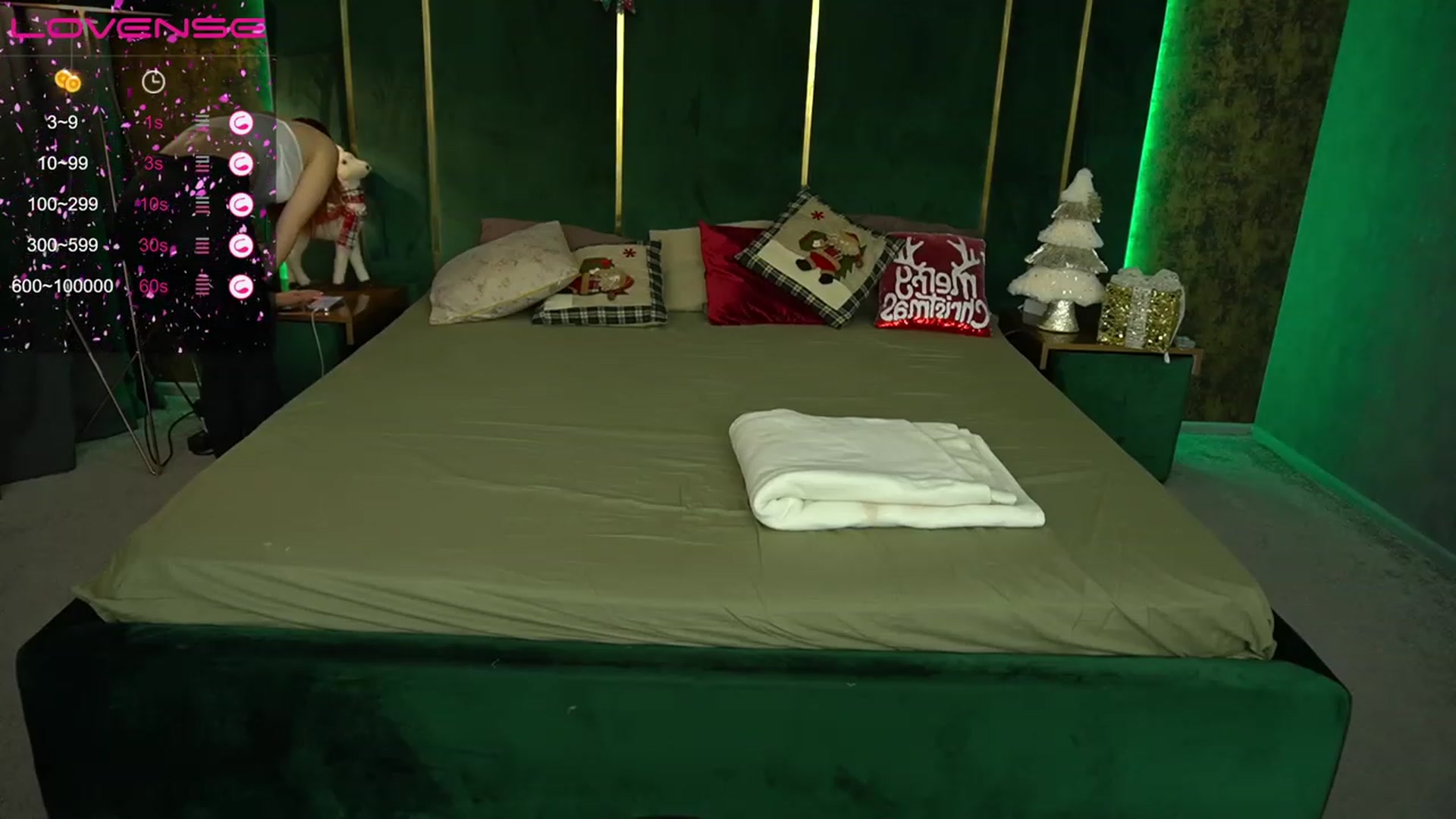 Gallery image thumbnail from EmiilyFox's myfreecams stream on, 12/25/2023, 12:49 image 16 of 20