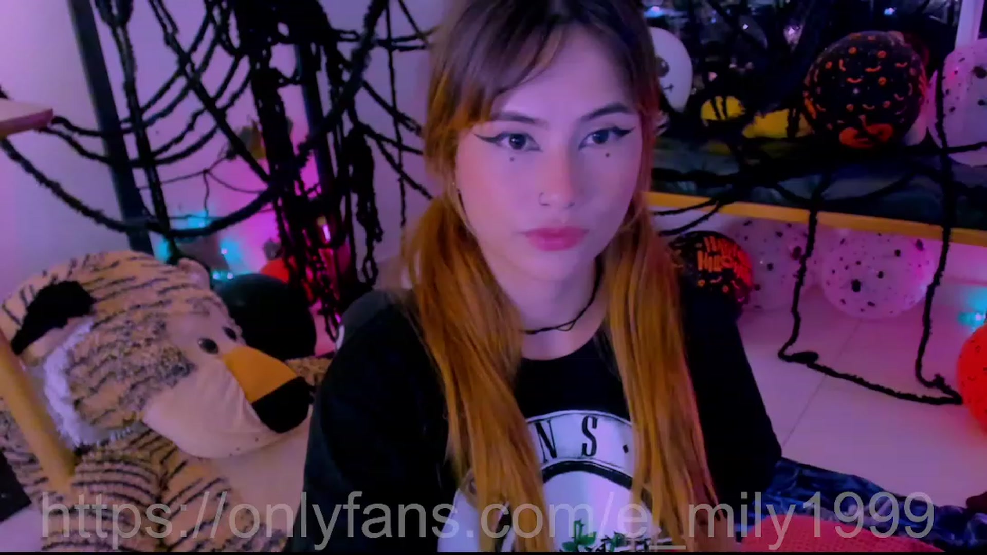 Gallery image thumbnail from Emil_y1's myfreecams stream on, 10/17/2023, 03:24 image 15 of 20
