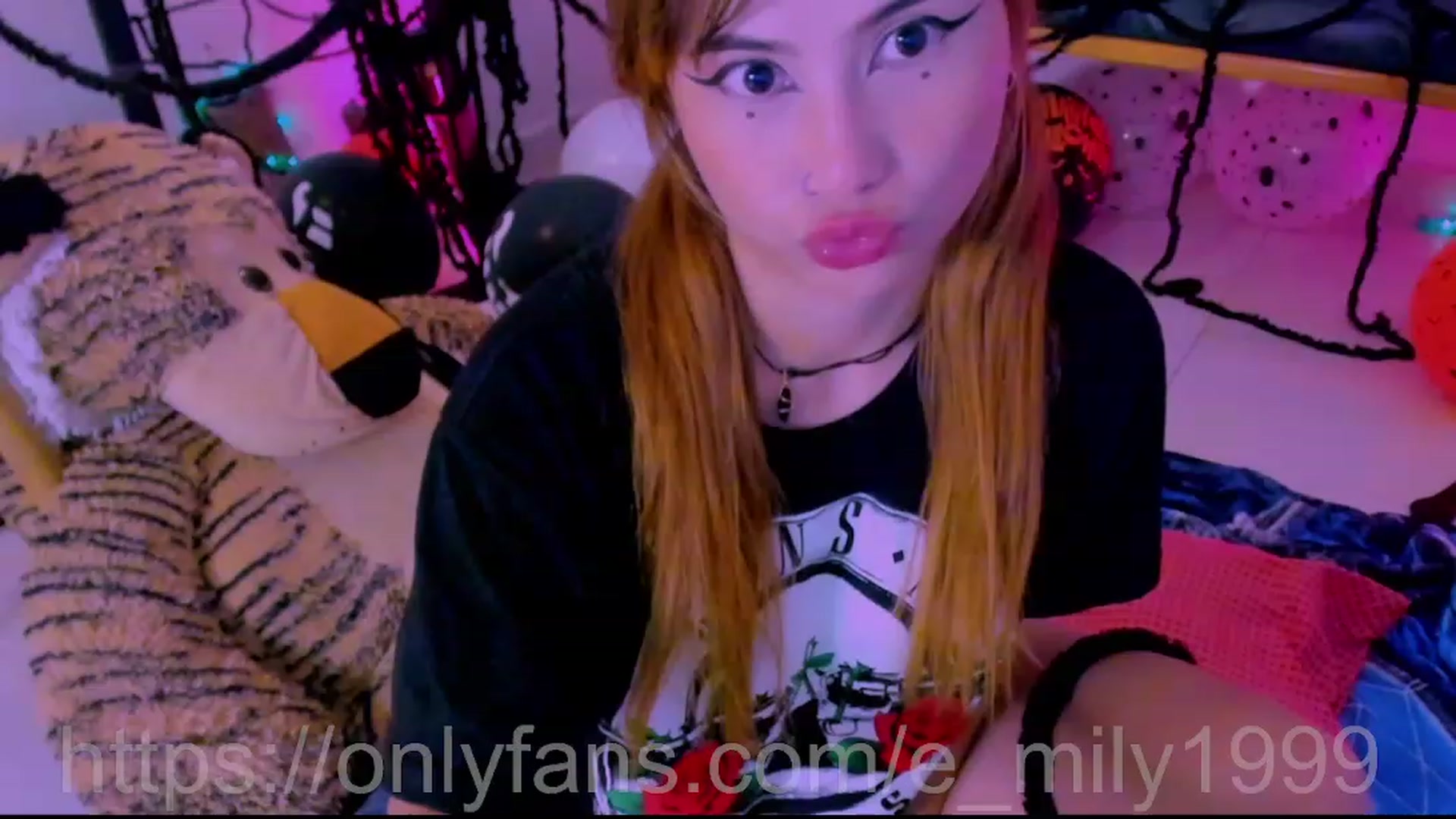 Gallery image thumbnail from Emil_y1's myfreecams stream on, 10/17/2023, 03:24 image 13 of 20