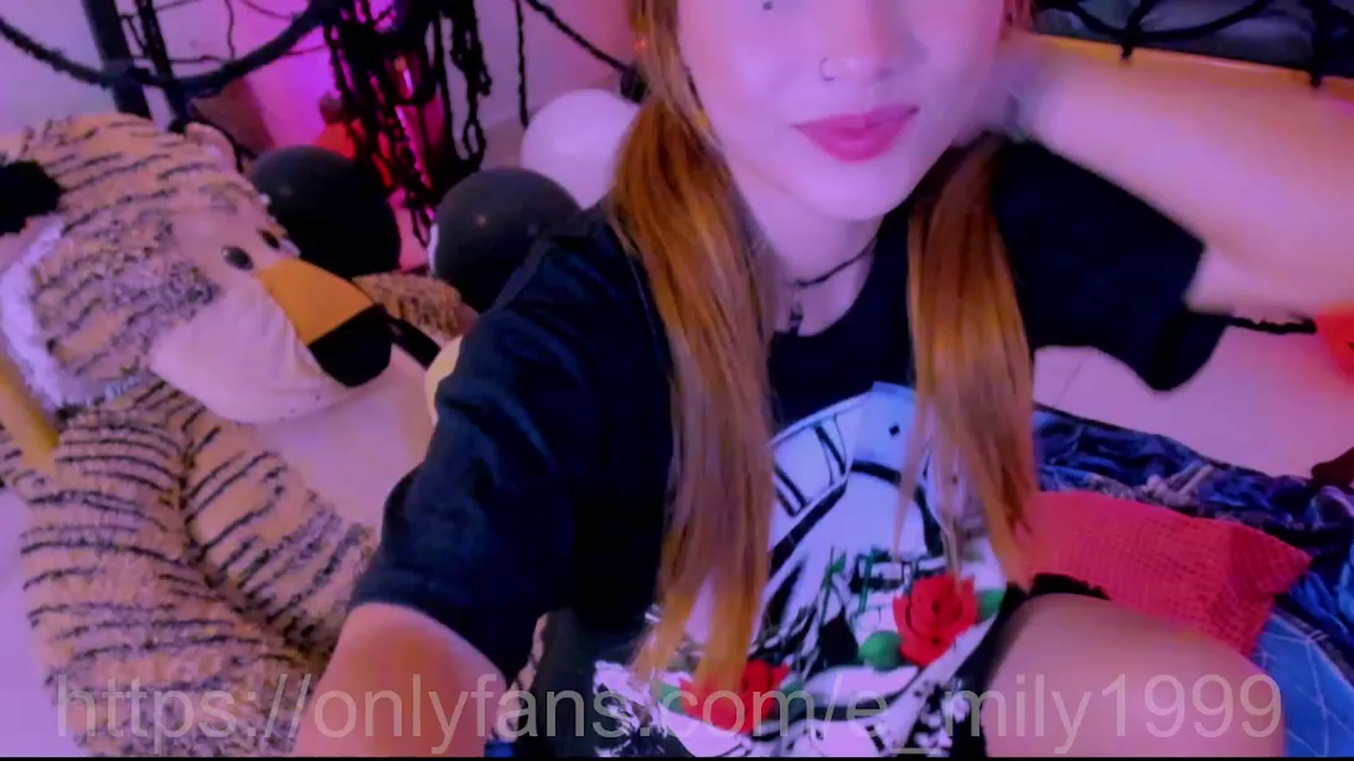 Gallery image thumbnail from Emil_y1's myfreecams stream on, 10/17/2023, 03:24 image 14 of 20