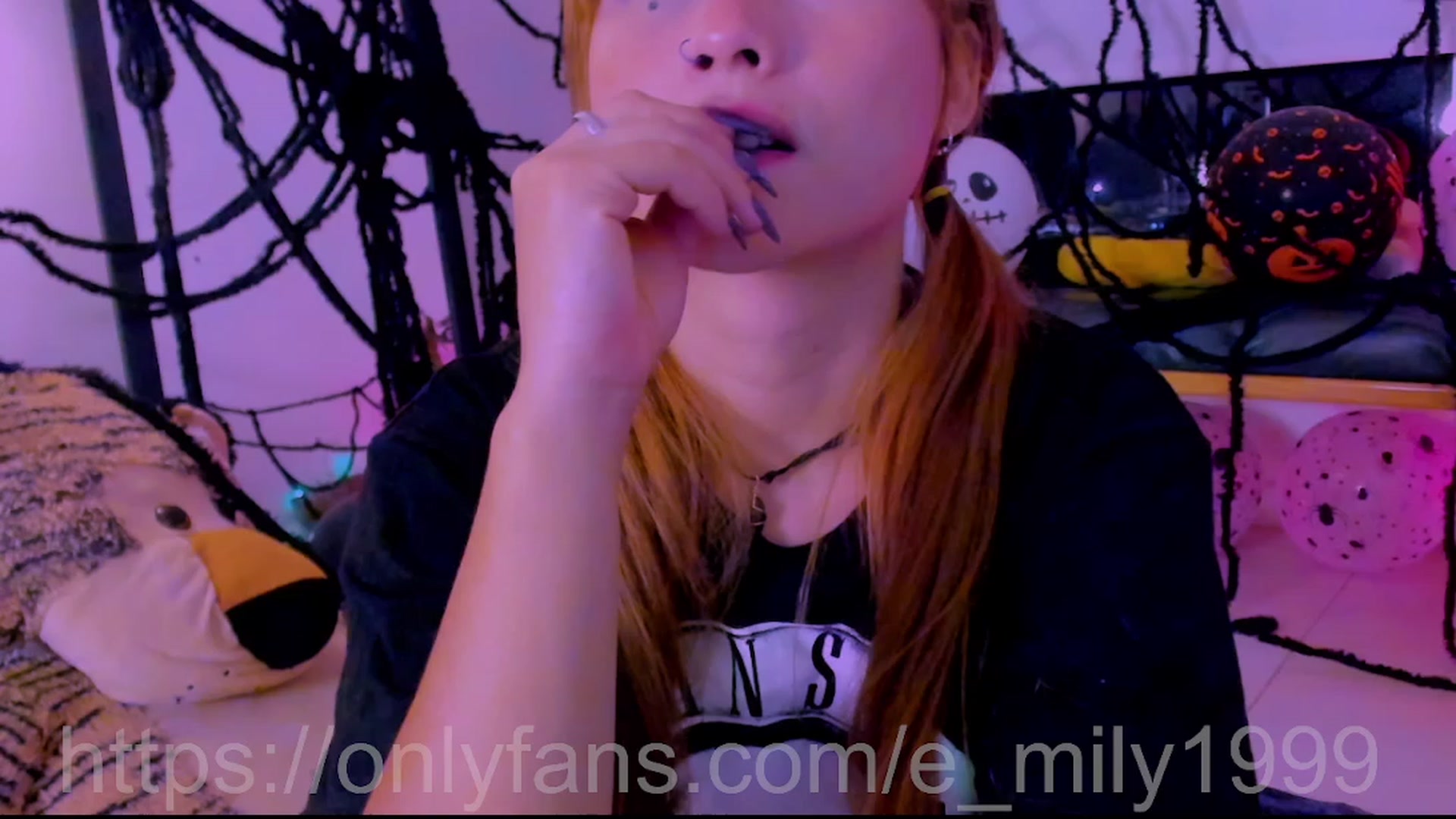Gallery image thumbnail from Emil_y1's myfreecams stream on, 10/17/2023, 04:21 image 20 of 20
