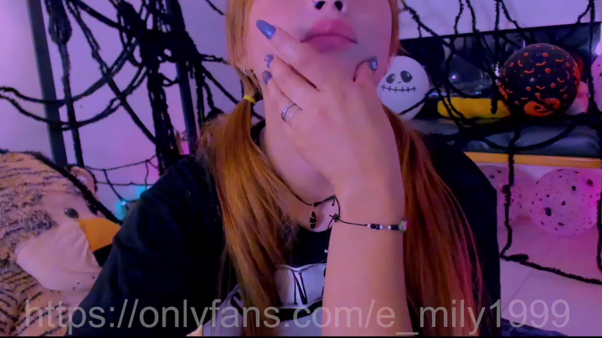 Gallery image thumbnail from Emil_y1's myfreecams stream on, 10/17/2023, 04:21 image 19 of 20