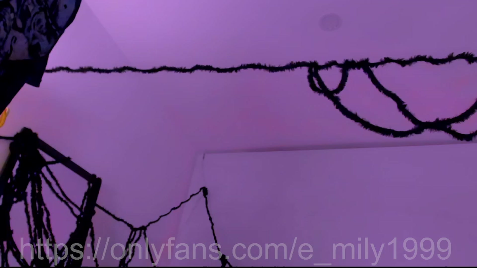 Gallery image thumbnail from Emil_y1's myfreecams stream on, 10/17/2023, 04:21 image 6 of 20