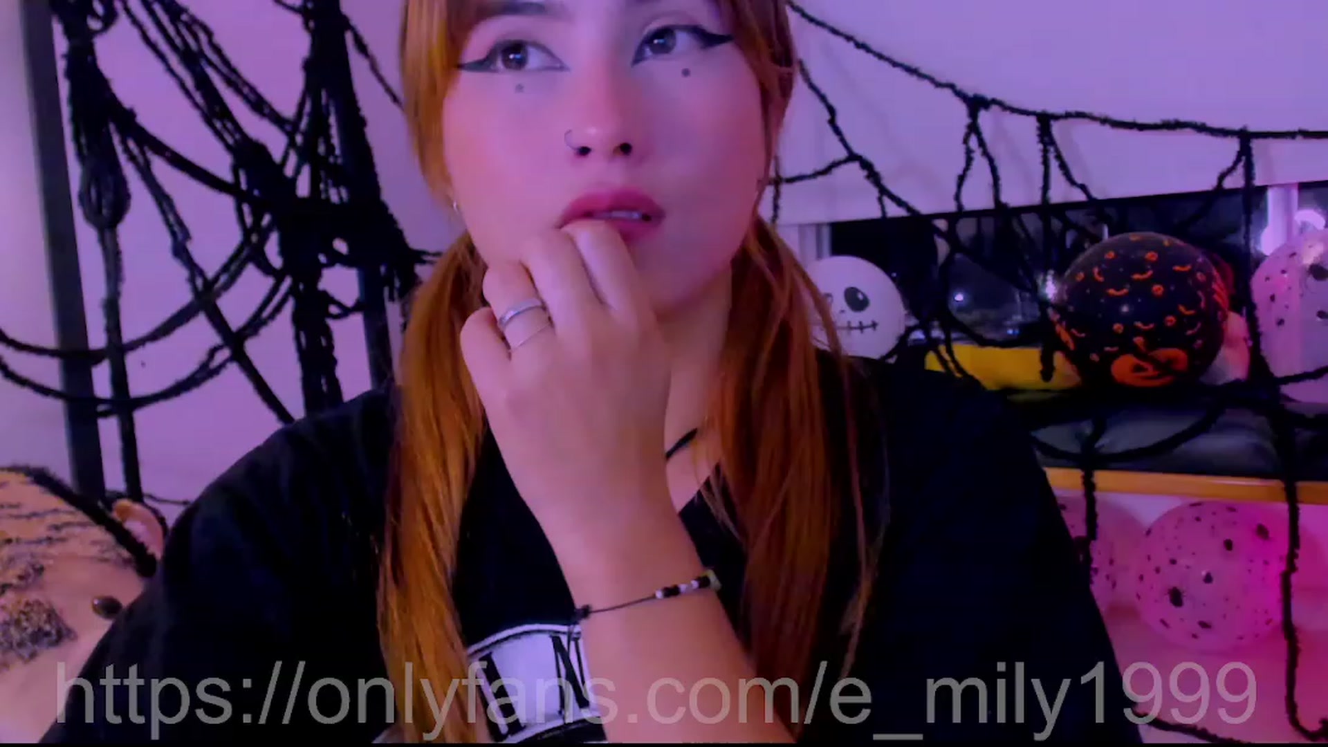 Gallery image thumbnail from Emil_y1's myfreecams stream on, 10/17/2023, 04:21 image 13 of 20
