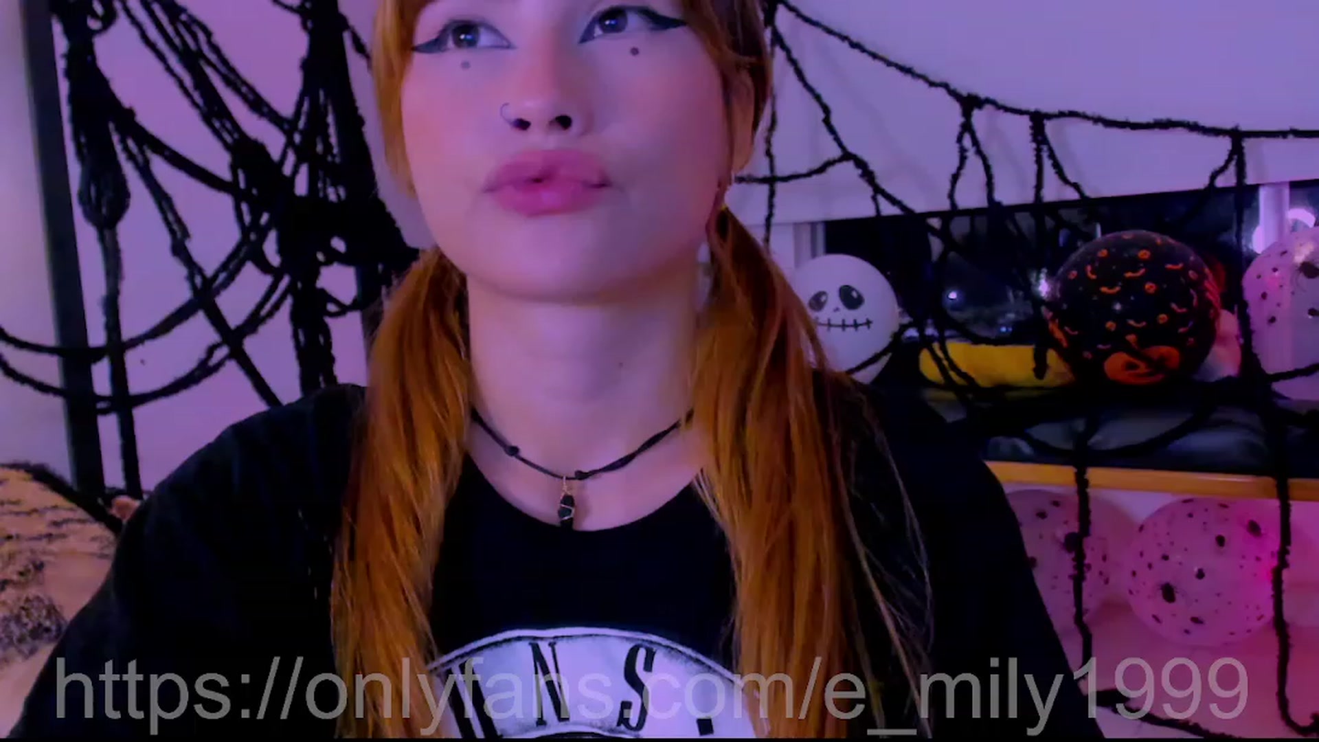 Gallery image thumbnail from Emil_y1's myfreecams stream on, 10/17/2023, 04:21 image 14 of 20