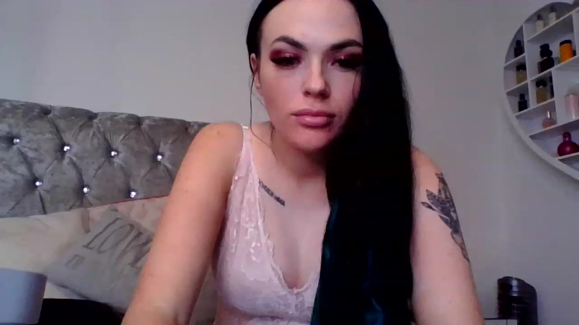 Gallery image thumbnail from Emileejadeexo's myfreecams stream on, 11/17/2022, 21:04 image 19 of 20