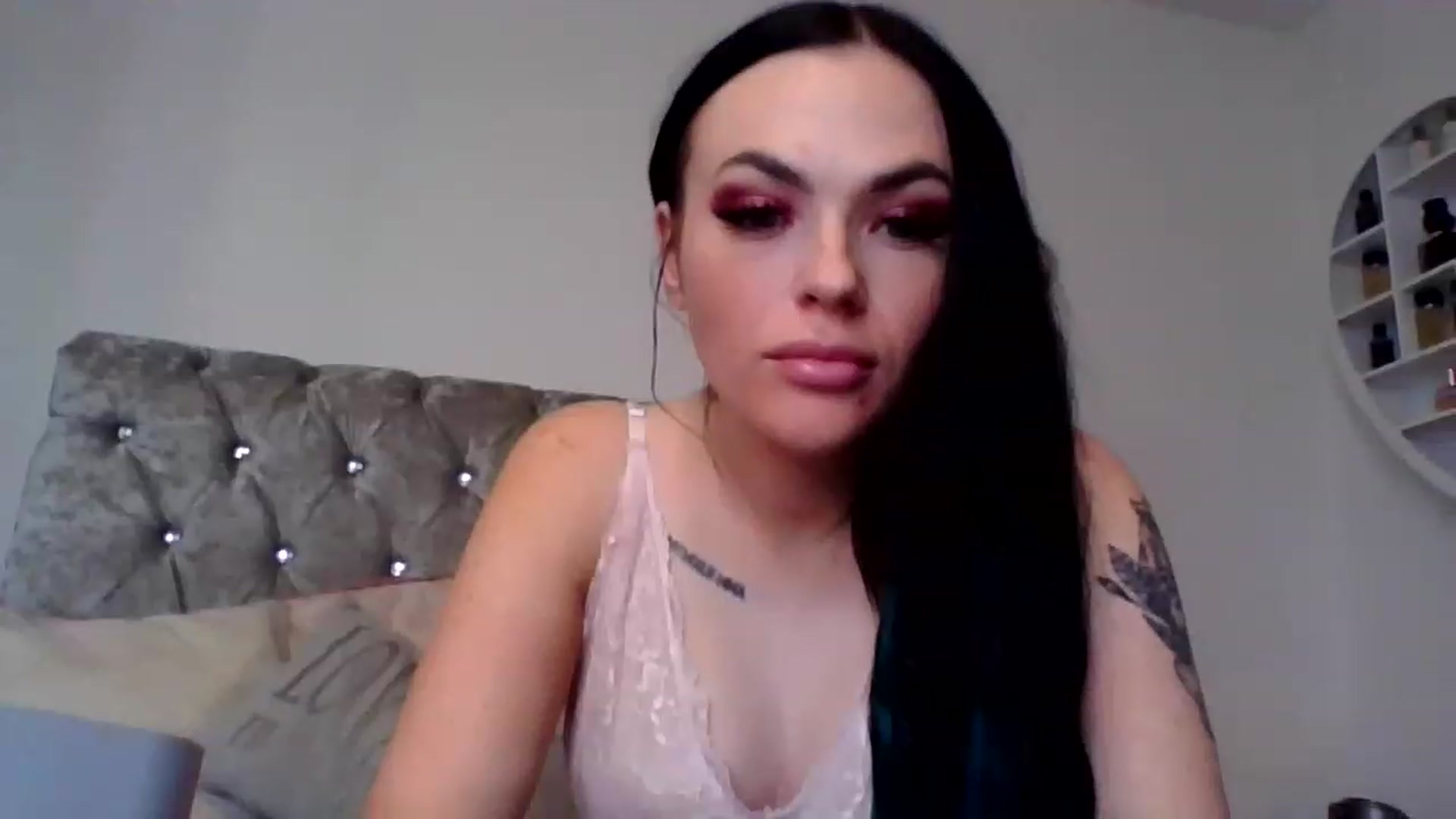 Gallery image thumbnail from Emileejadeexo's myfreecams stream on, 11/17/2022, 21:04 image 18 of 20