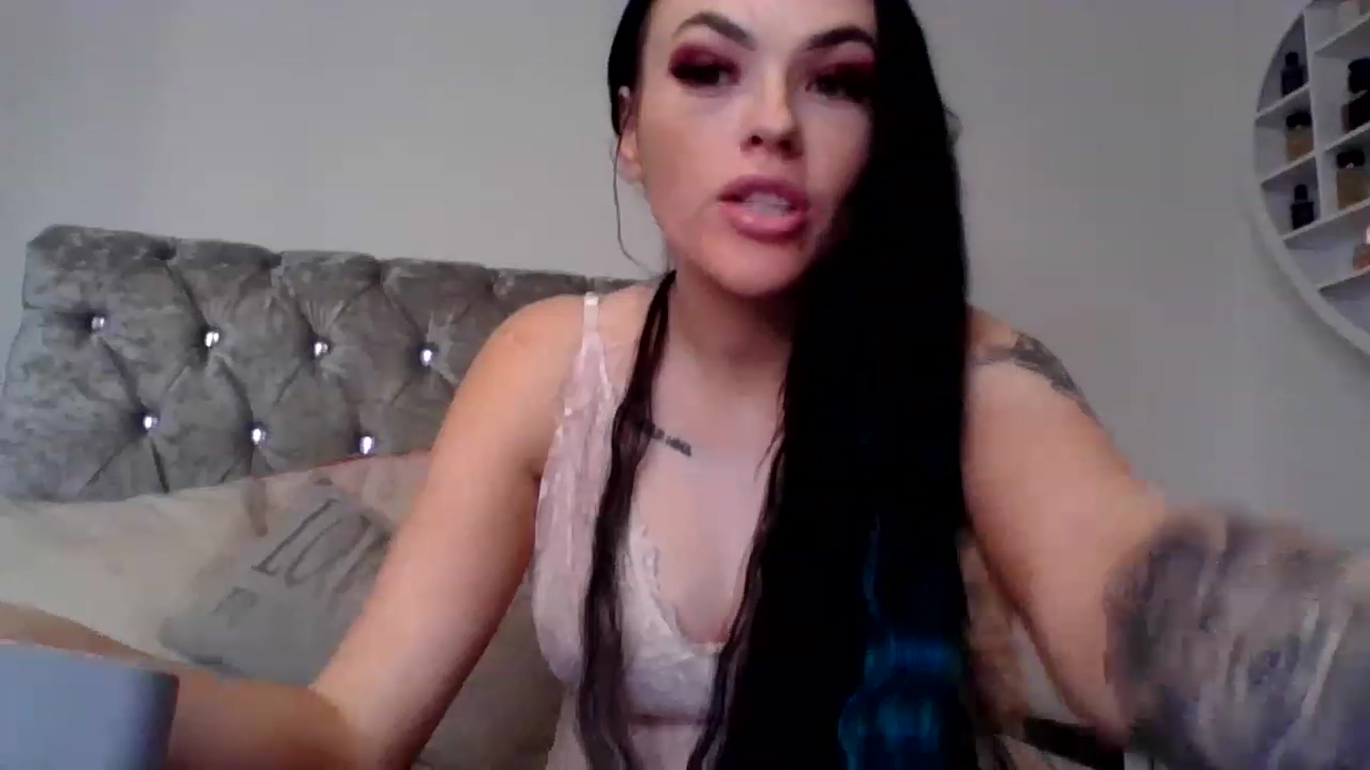 Gallery image thumbnail from Emileejadeexo's myfreecams stream on, 11/17/2022, 21:04 image 17 of 20