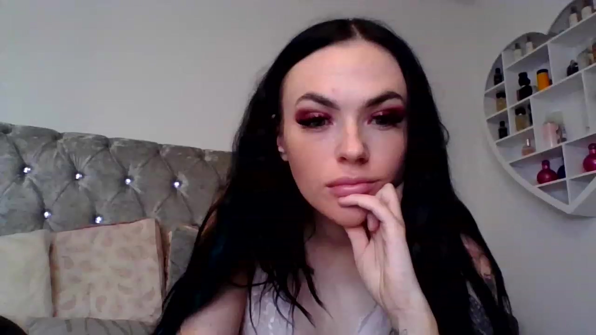 Gallery image thumbnail from Emileejadeexo's myfreecams stream on, 11/17/2022, 21:04 image 6 of 20