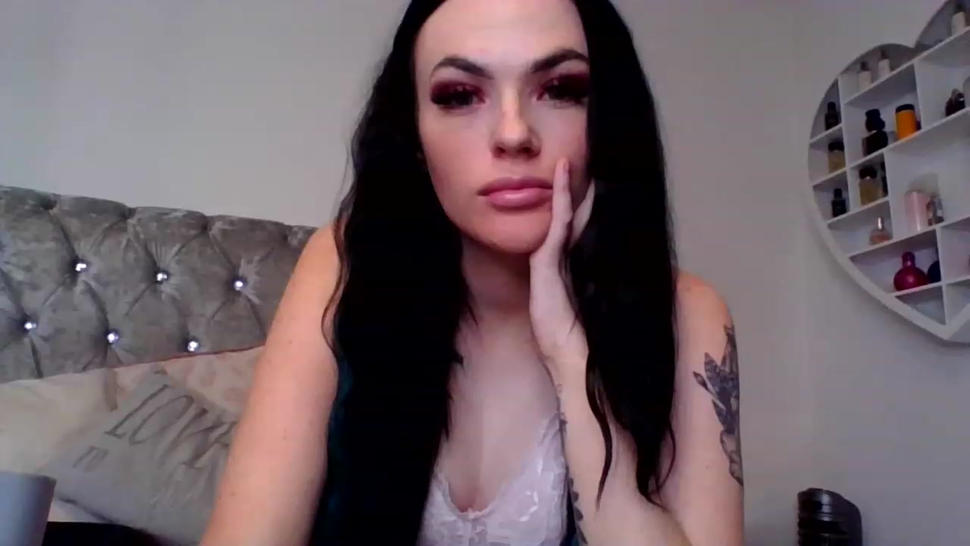 Gallery image thumbnail from Emileejadeexo's myfreecams stream on, 11/17/2022, 21:04 image 15 of 20