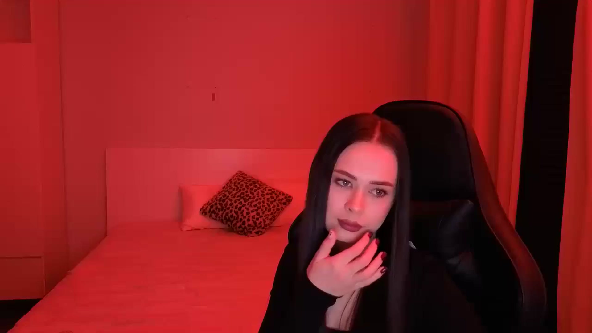 Gallery image thumbnail from Emili's myfreecams stream on, 02/13/2026, 17:06 image 11 of 20