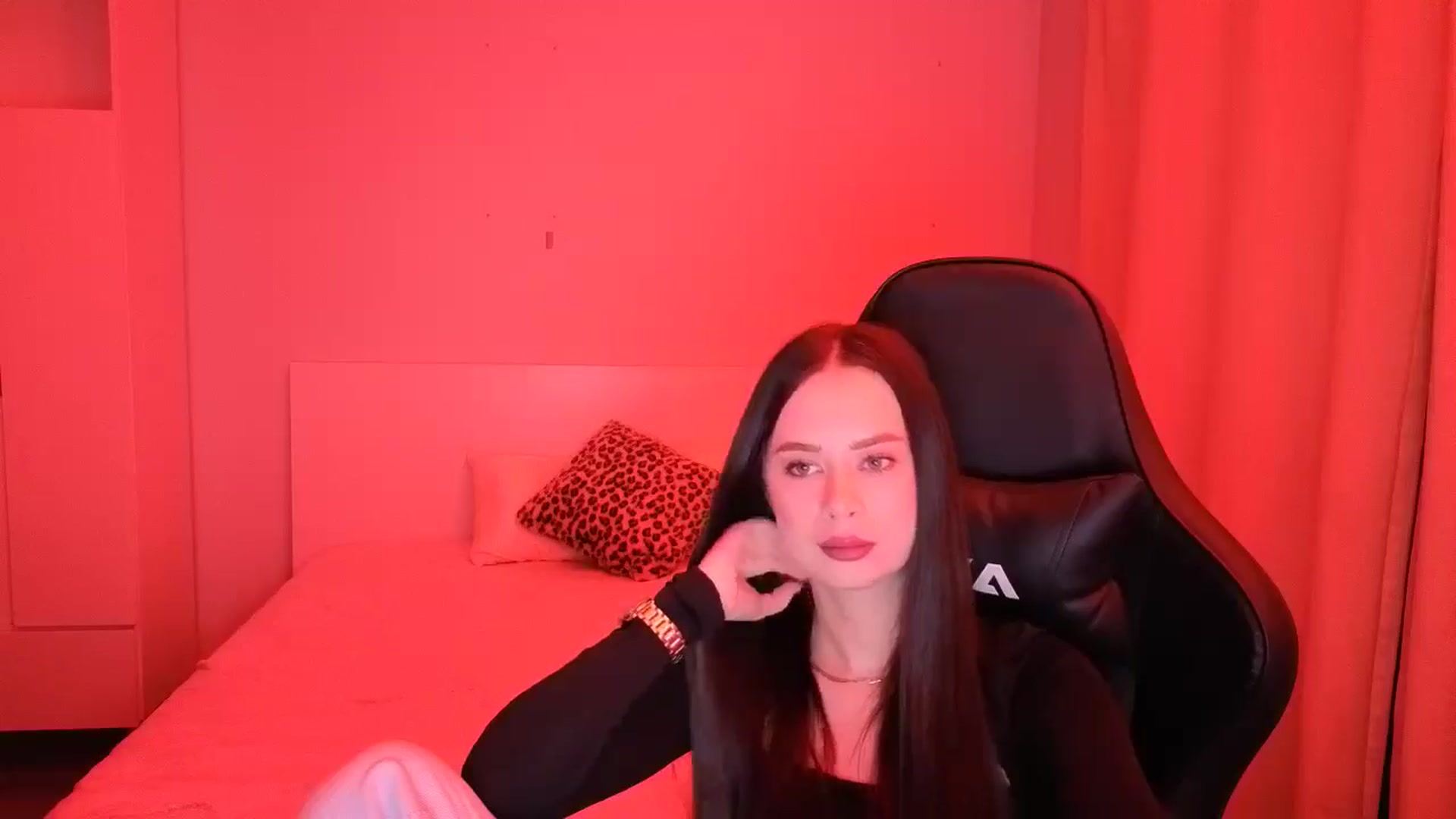 Gallery image thumbnail from Emili's myfreecams stream on, 02/13/2026, 18:01 image 13 of 20