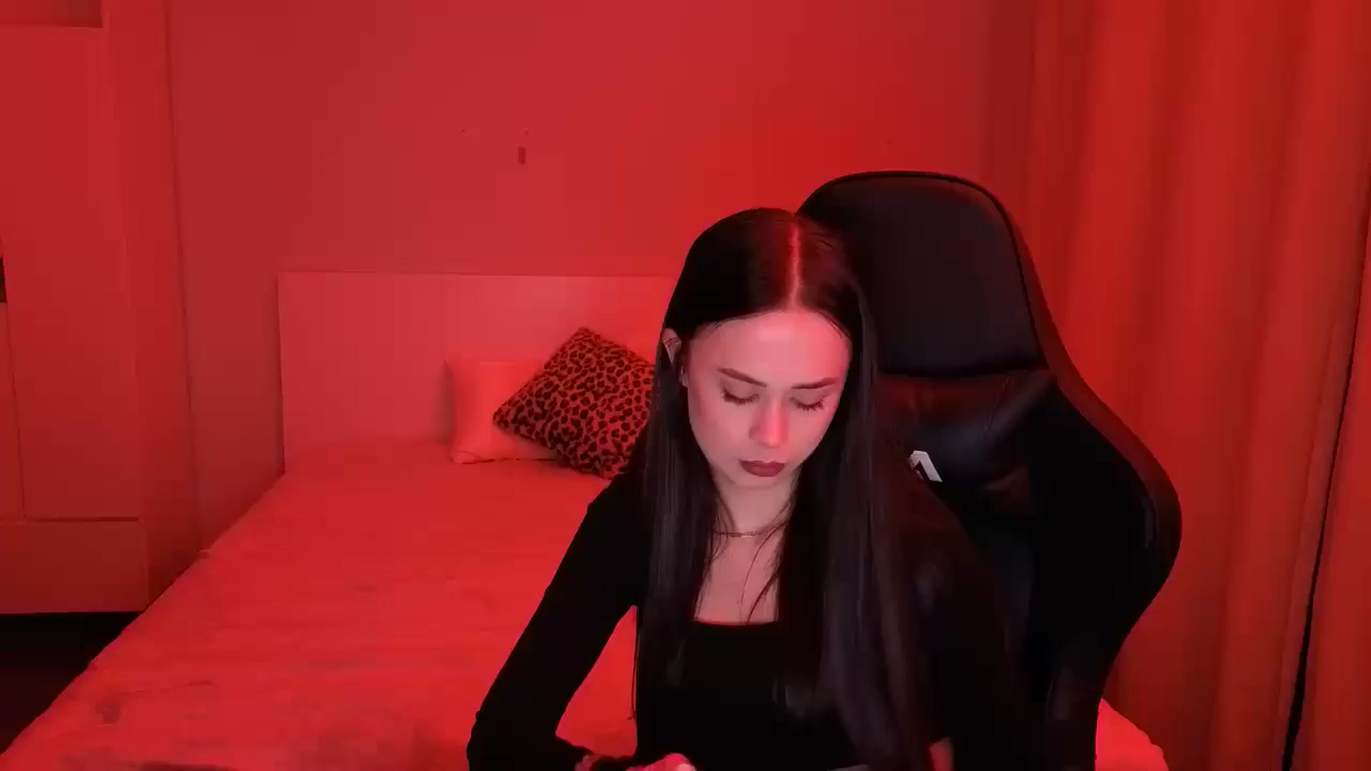 Gallery image thumbnail from Emili's myfreecams stream on, 02/13/2026, 18:01 image 15 of 20
