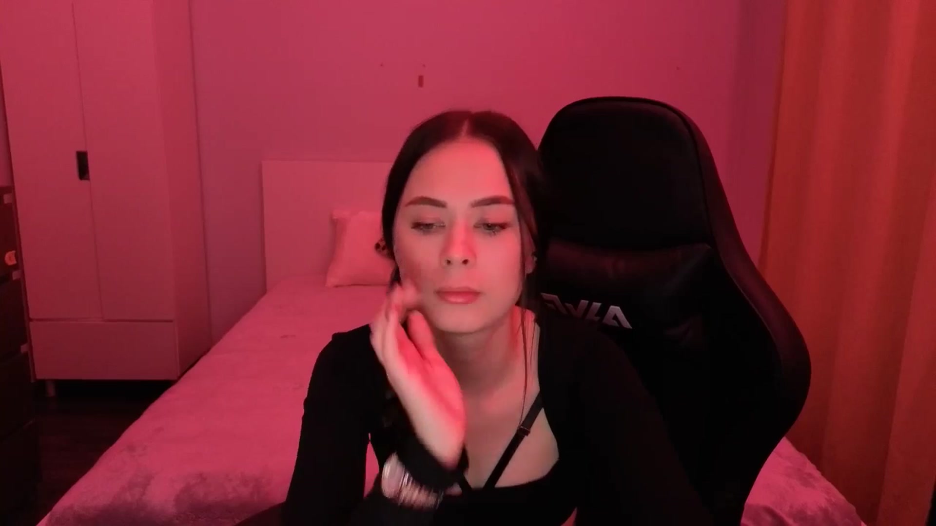Gallery image thumbnail from Emili's myfreecams stream on, 02/16/2026, 18:04 image 11 of 20