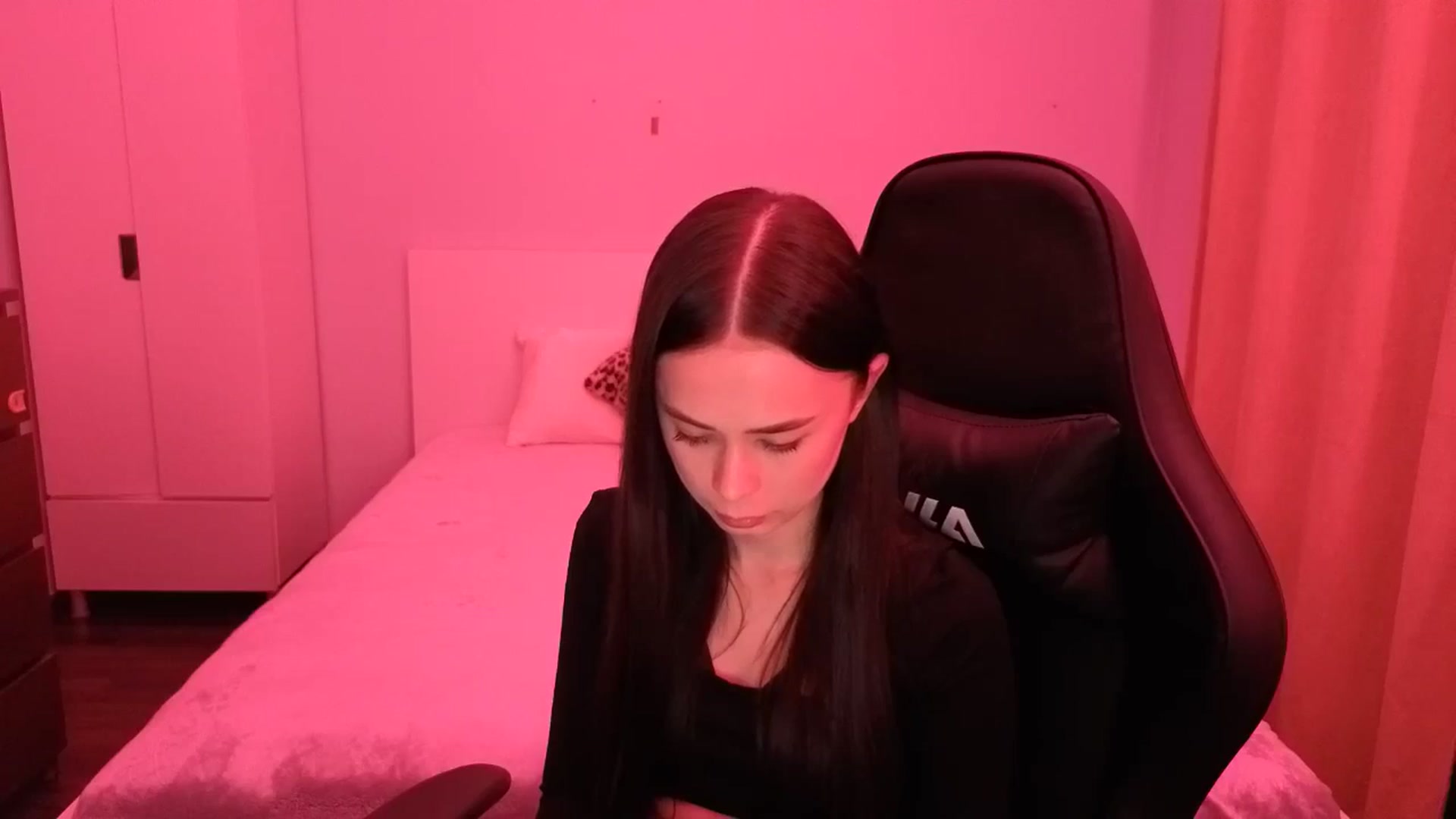 Gallery image thumbnail from Emili's myfreecams stream on, 02/16/2026, 20:50 image 14 of 20