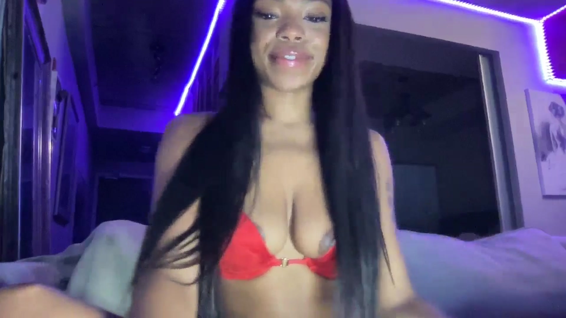 Gallery image thumbnail from EmiliaBrooks's myfreecams stream on, 05/31/2024, 07:43 image 9 of 20