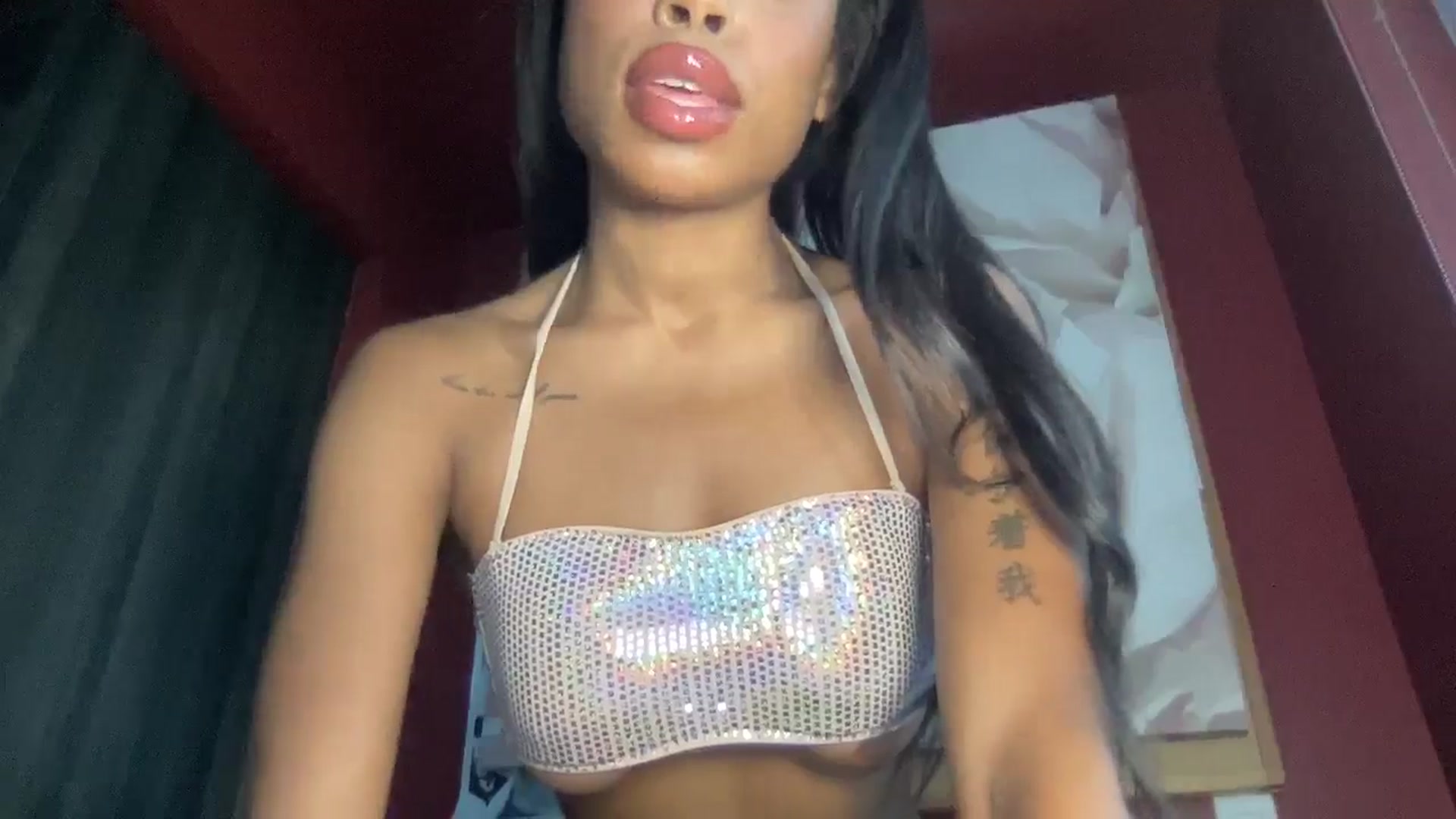 Gallery image thumbnail from EmiliaBrooks's myfreecams stream on, 06/29/2024, 01:06 image 10 of 20