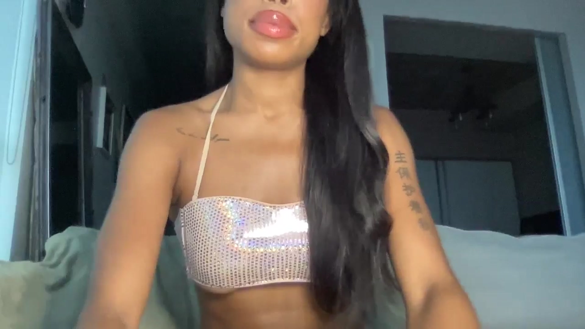 Gallery image thumbnail from EmiliaBrooks's myfreecams stream on, 06/29/2024, 01:06 image 12 of 20