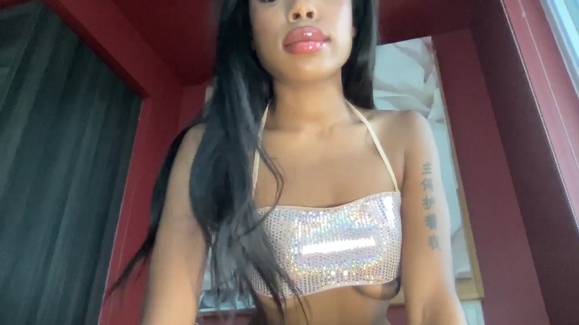 Gallery image thumbnail from EmiliaBrooks's myfreecams stream on, 06/29/2024, 01:06 image 4 of 20
