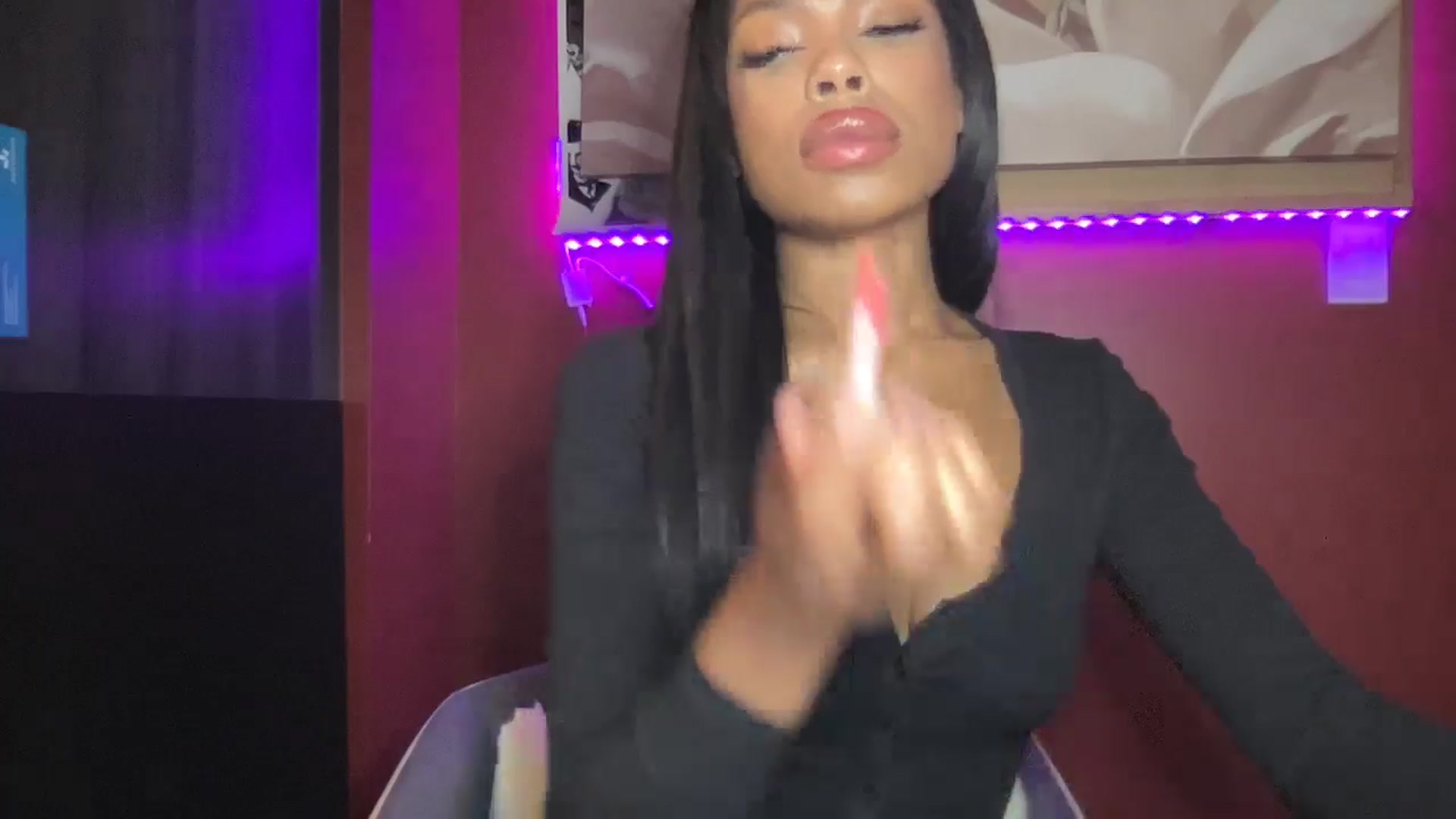 Gallery image thumbnail from EmiliaBrooks's myfreecams stream on, 07/04/2024, 02:22 image 14 of 20