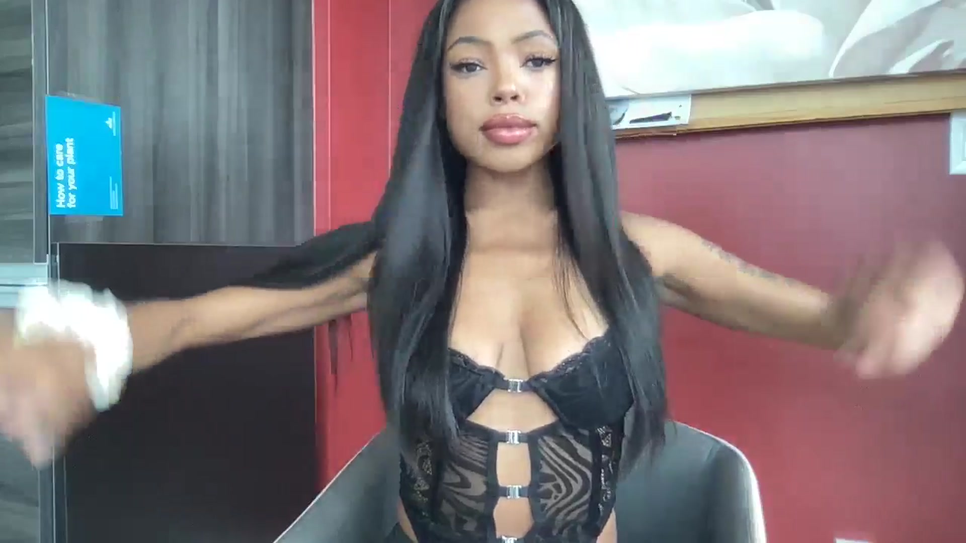 Gallery image thumbnail from EmiliaBrooks's myfreecams stream on, 07/10/2024, 21:27 image 3 of 20