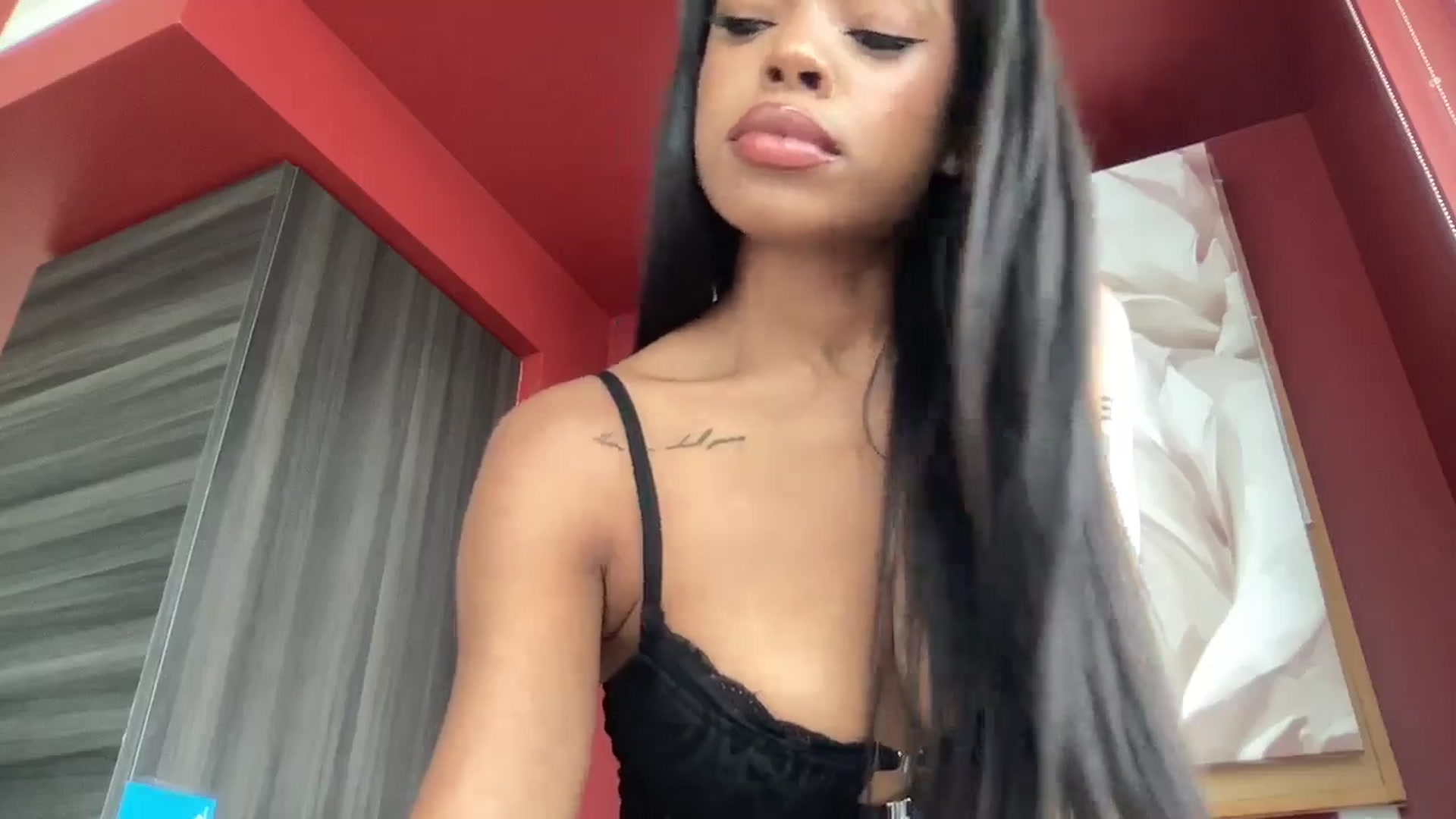 Gallery image thumbnail from EmiliaBrooks's myfreecams stream on, 07/10/2024, 21:27 image 20 of 20