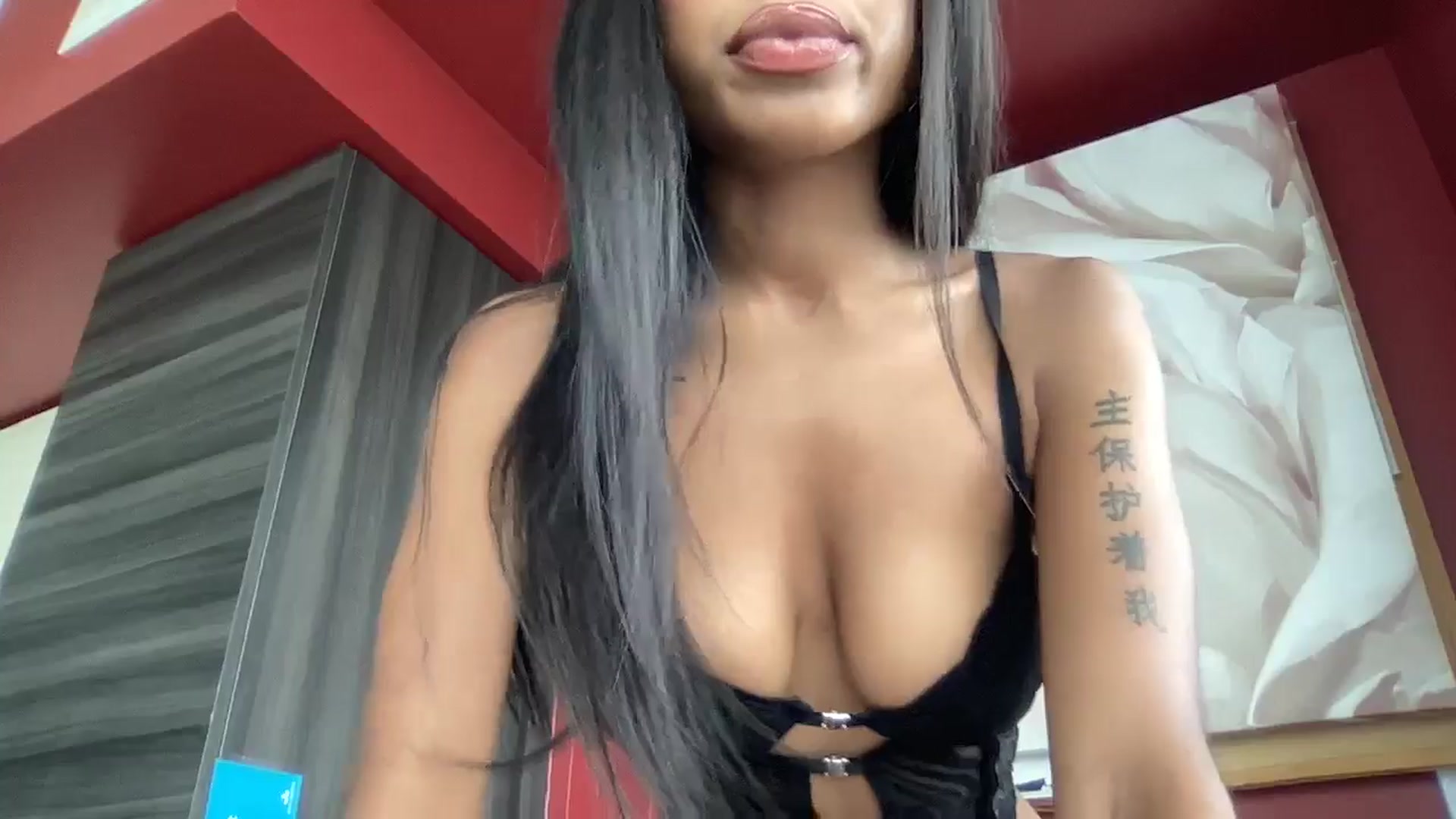 Gallery image thumbnail from EmiliaBrooks's myfreecams stream on, 07/10/2024, 21:27 image 15 of 20