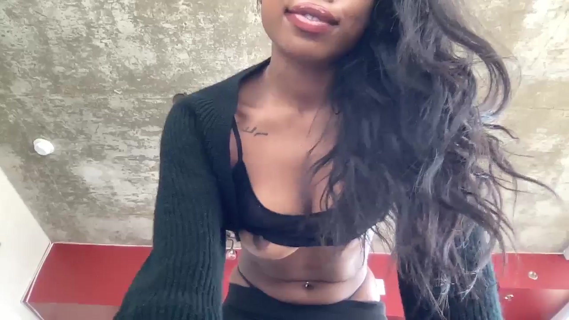 Gallery image thumbnail from EmiliaBrooks's myfreecams stream on, 07/23/2024, 20:48 image 19 of 20