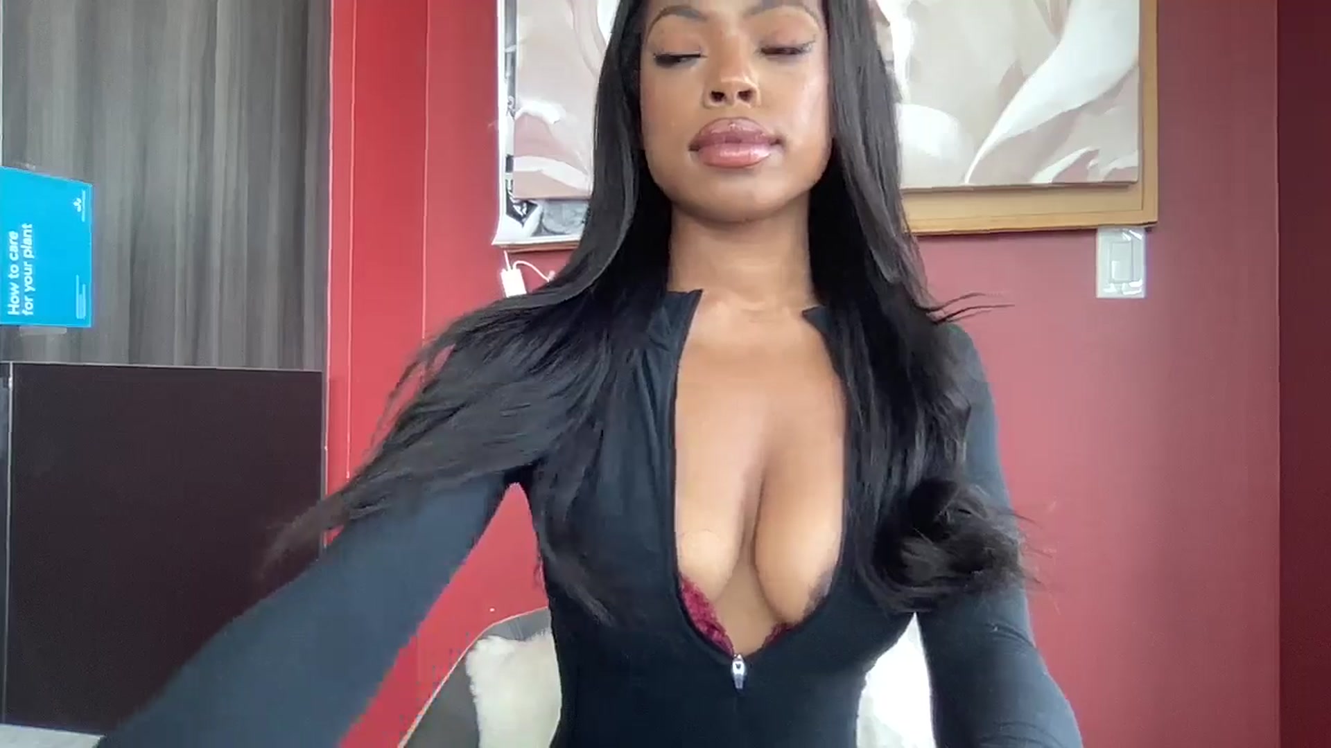 Gallery image thumbnail from EmiliaBrooks's myfreecams stream on, 08/14/2024, 18:30 image 19 of 20