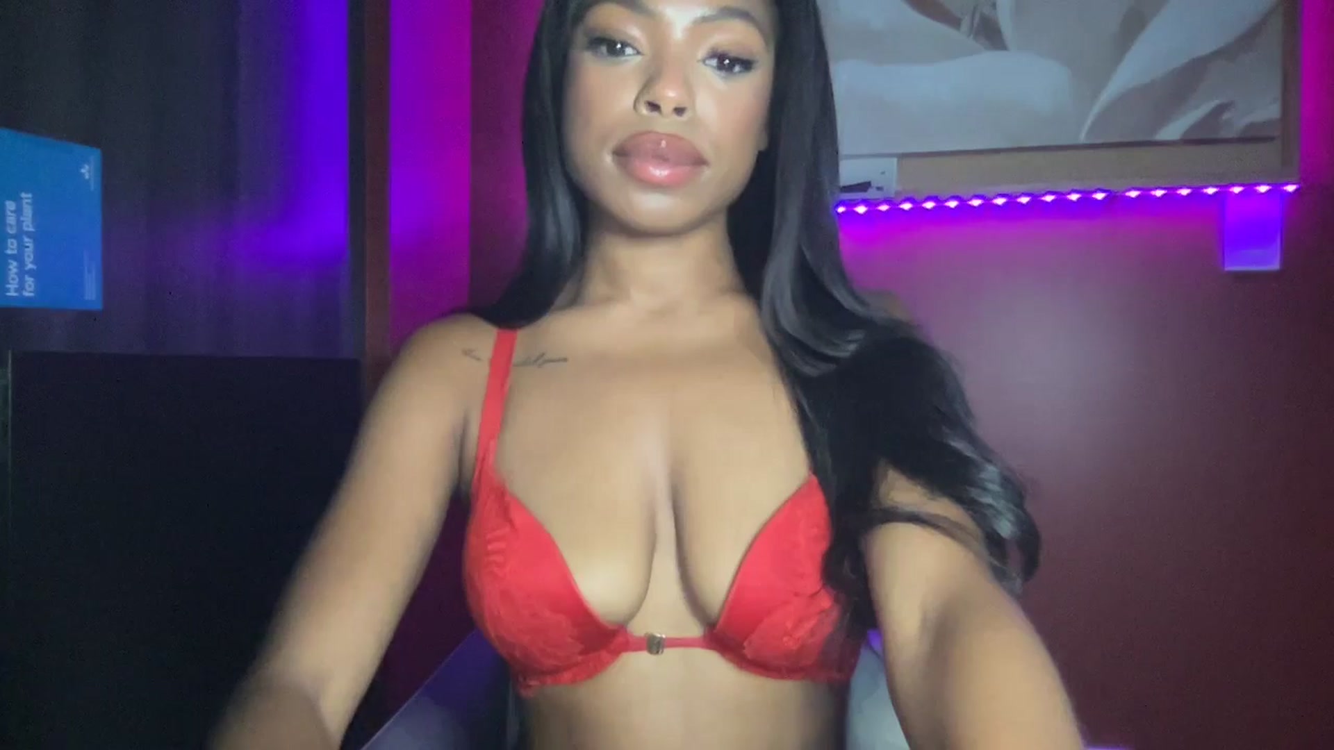 Gallery image thumbnail from EmiliaBrooks's myfreecams stream on, 08/15/2024, 24:56 image 14 of 20