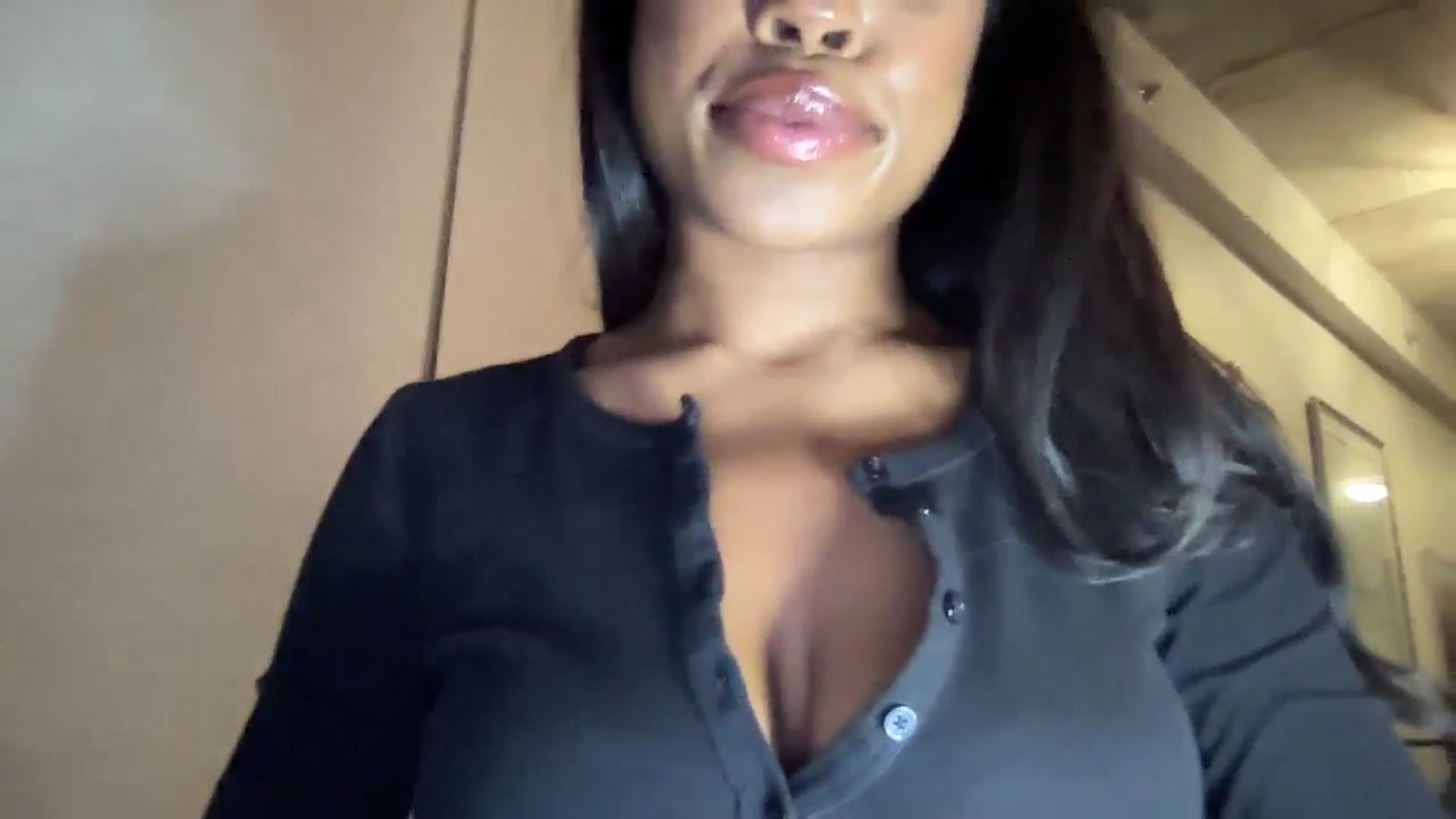 Gallery image thumbnail from EmiliaBrooks's myfreecams stream on, 08/16/2024, 02:30 image 8 of 20