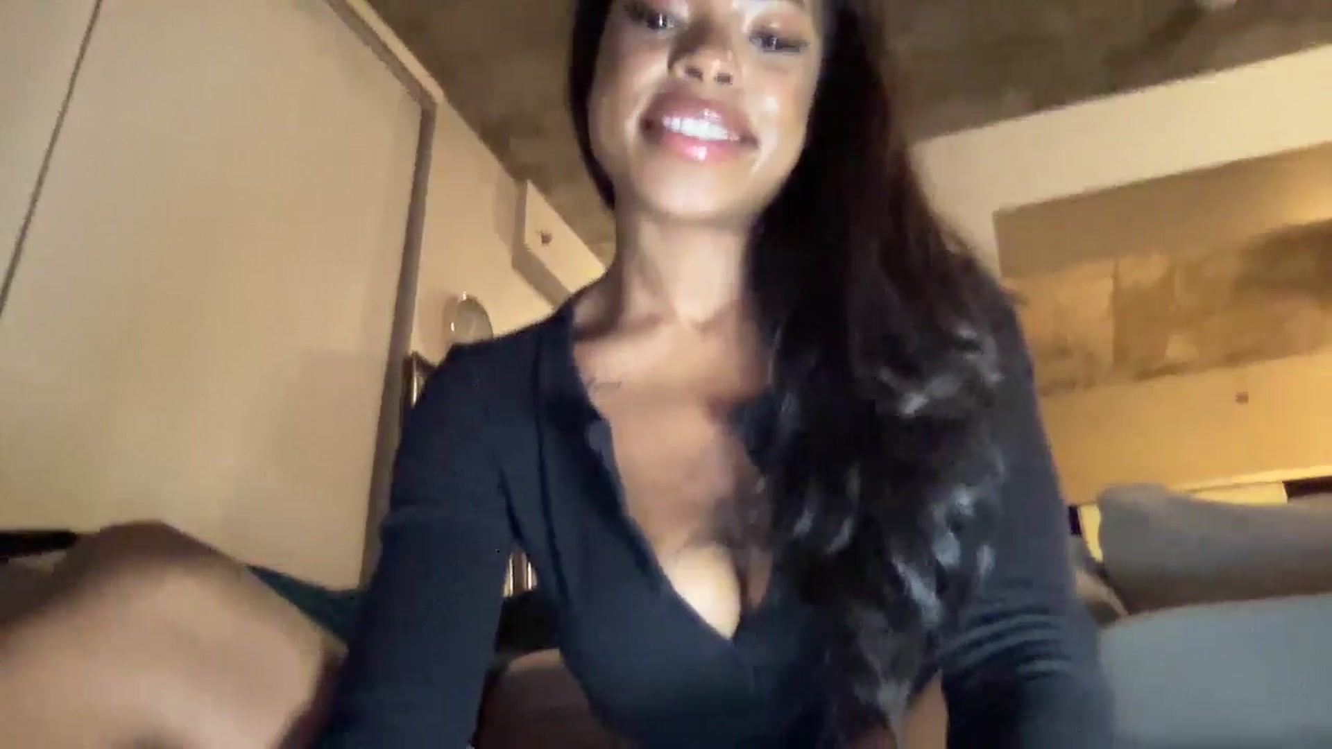 Gallery image thumbnail from EmiliaBrooks's myfreecams stream on, 08/16/2024, 02:30 image 11 of 20