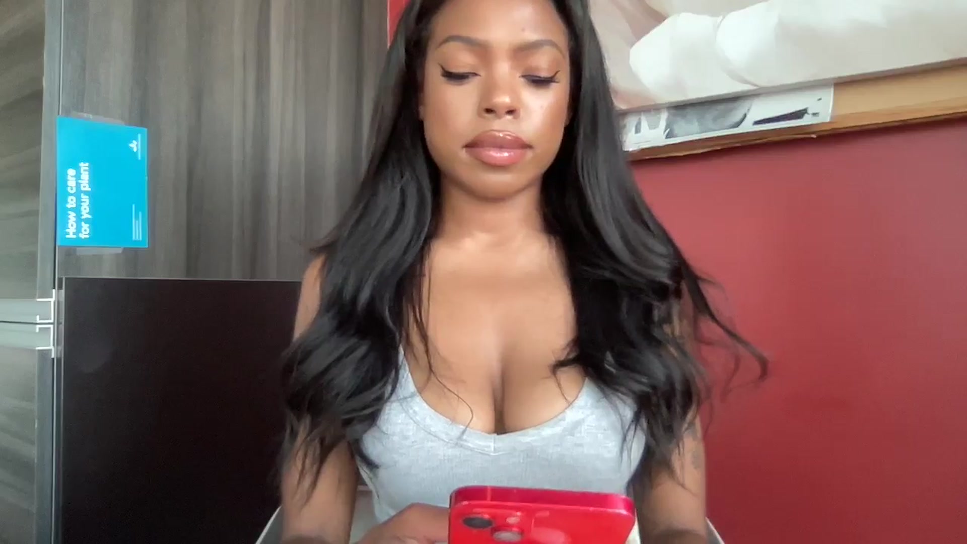 Gallery image thumbnail from EmiliaBrooks's myfreecams stream on, 08/29/2024, 23:51 image 19 of 20