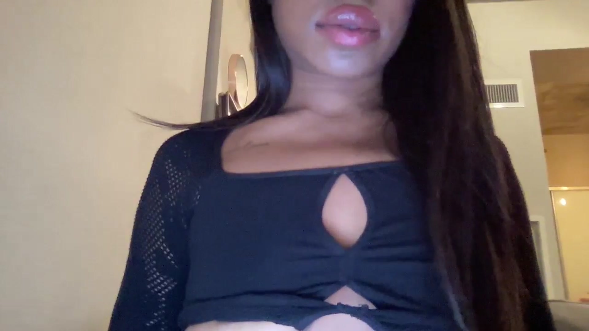 Gallery image thumbnail from EmiliaBrooks's myfreecams stream on, 09/28/2024, 02:38 image 19 of 20