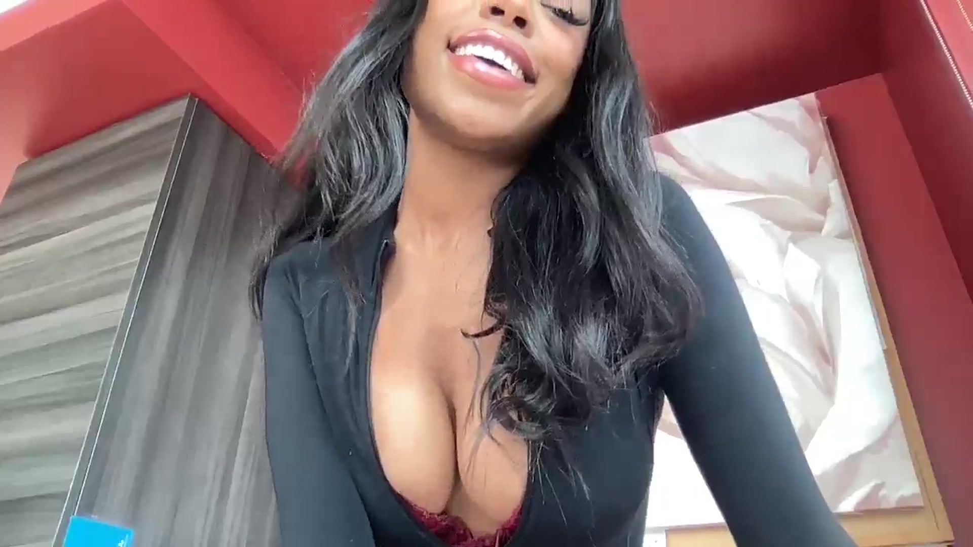 Gallery image thumbnail from EmiliaBrooks's myfreecams stream on, 10/03/2024, 15:27 image 9 of 20