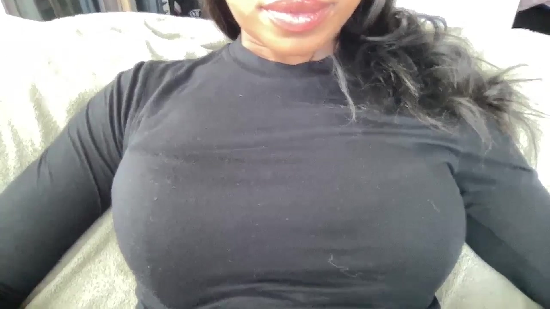 Gallery image thumbnail from EmiliaBrooks's myfreecams stream on, 10/11/2024, 17:21 image 4 of 20