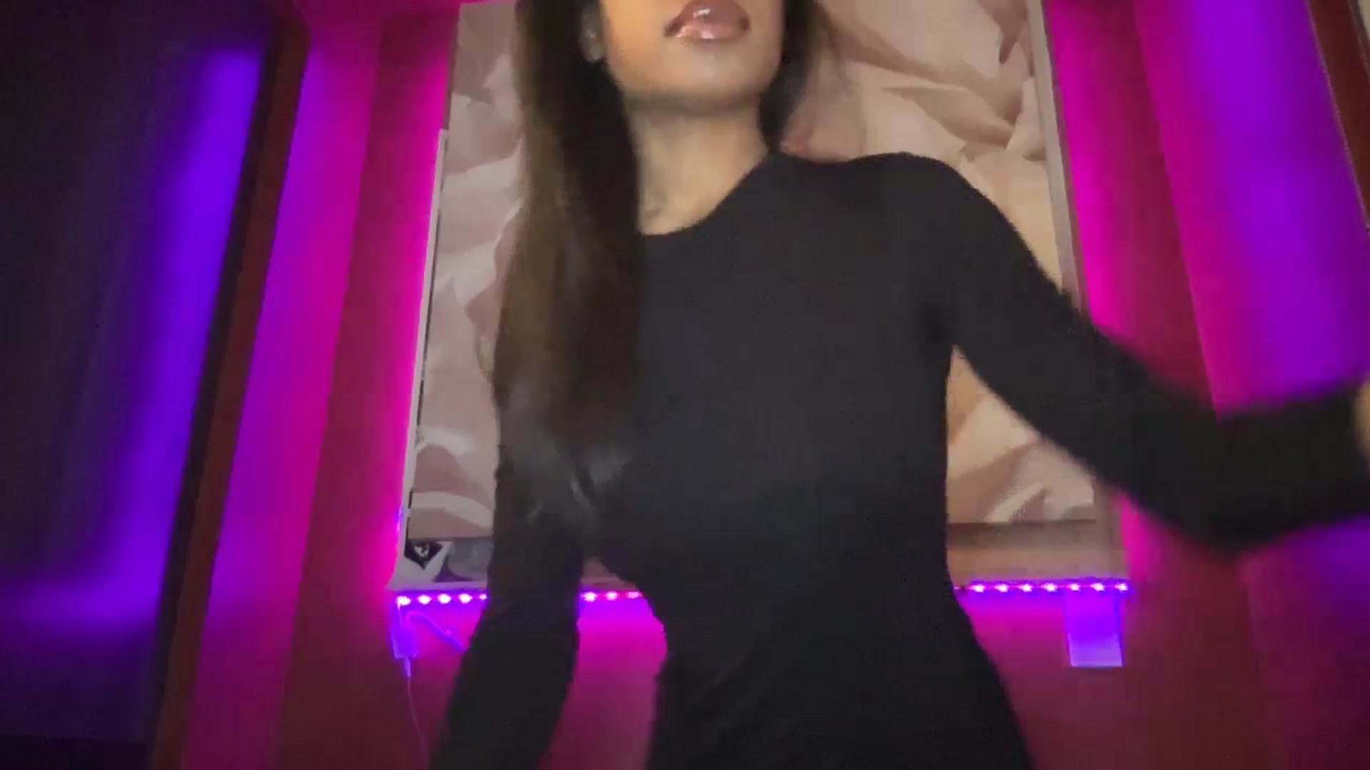 Gallery image thumbnail from EmiliaBrooks's myfreecams stream on, 10/29/2024, 23:12 image 11 of 20