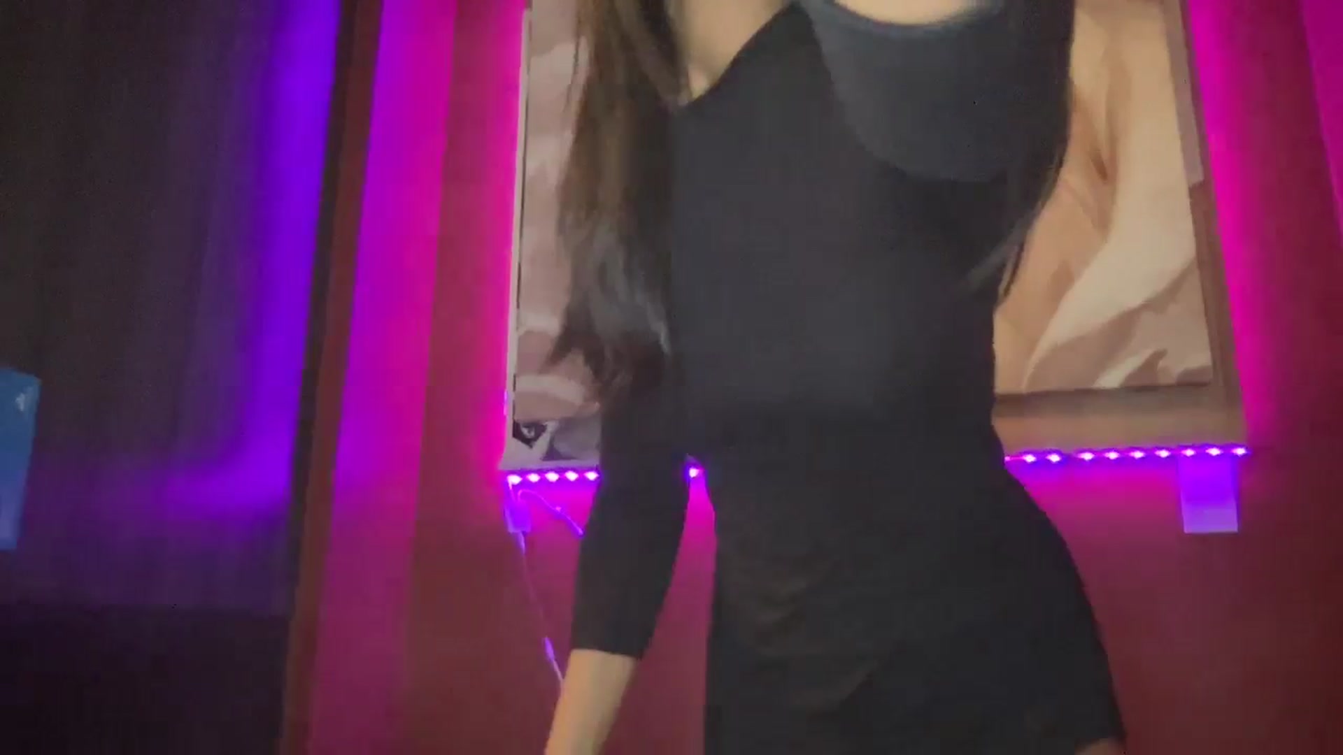 Gallery image thumbnail from EmiliaBrooks's myfreecams stream on, 10/29/2024, 23:12 image 8 of 20