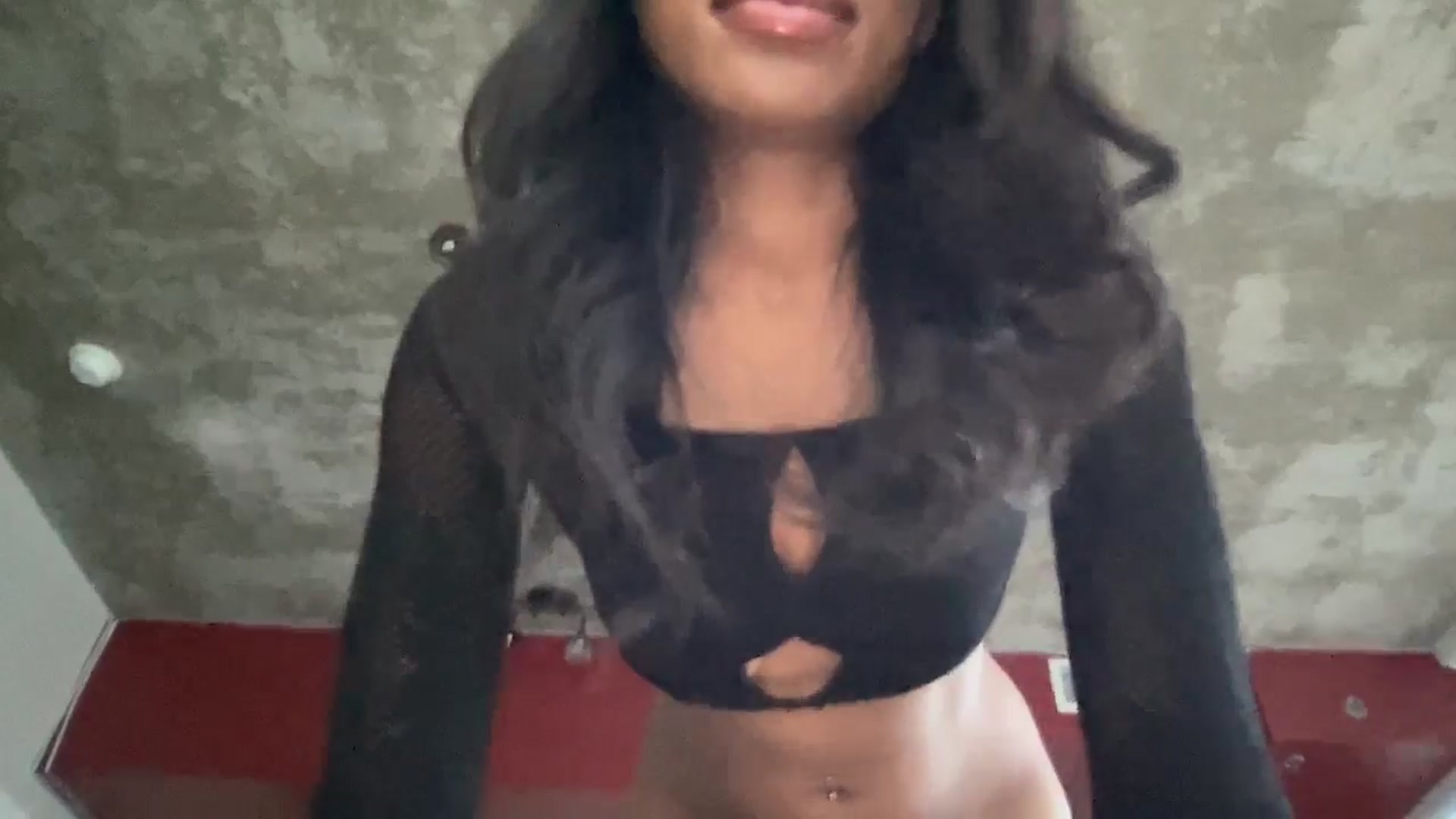 Gallery image thumbnail from EmiliaBrooks's myfreecams stream on, 11/27/2024, 21:38 image 18 of 20