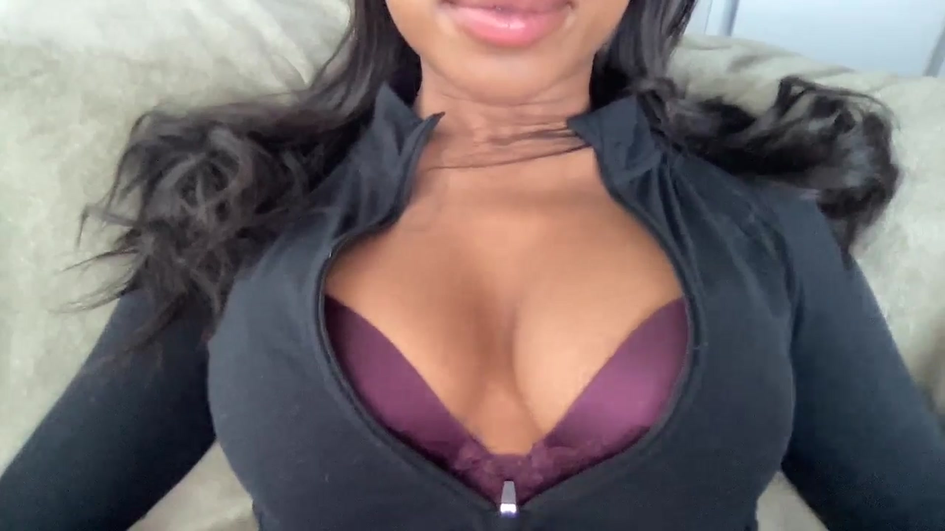 Gallery image thumbnail from EmiliaBrooks's myfreecams stream on, 11/29/2024, 20:37 image 11 of 20
