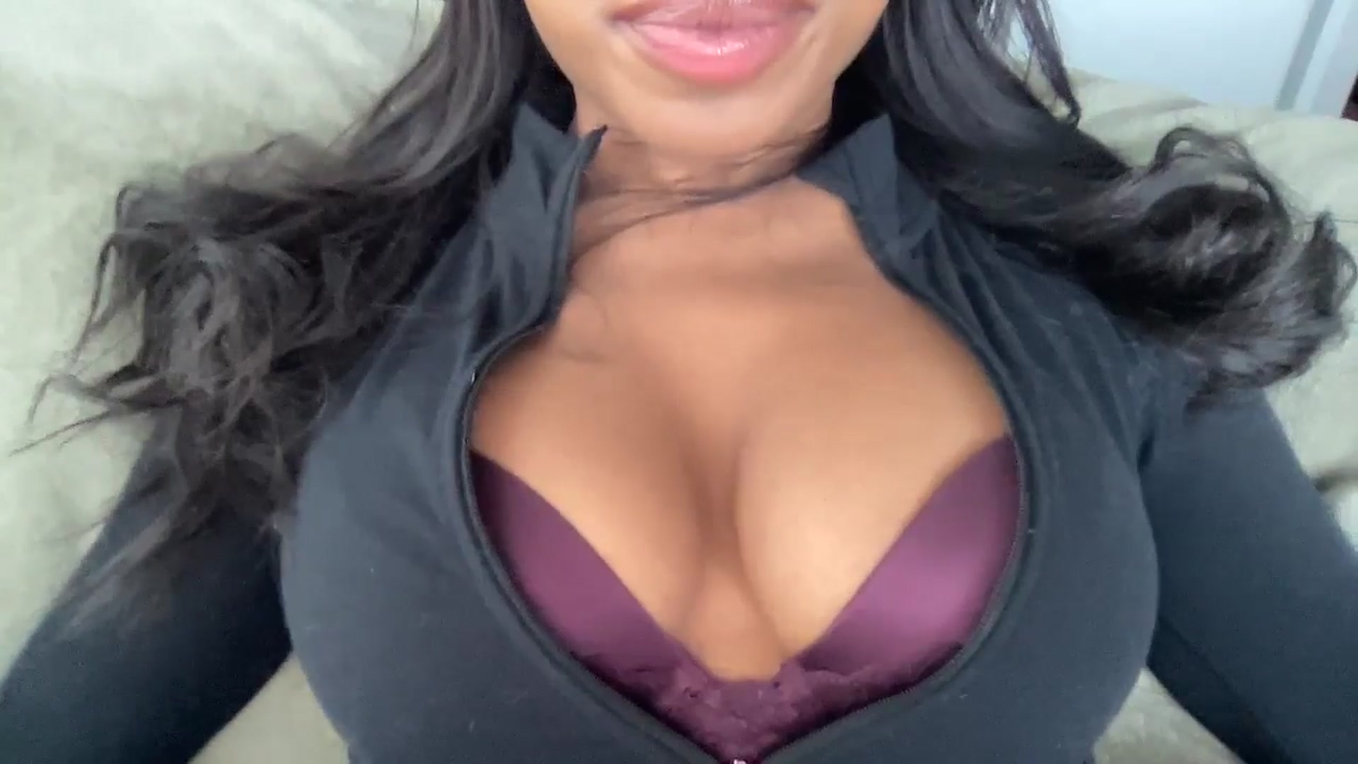 Gallery image thumbnail from EmiliaBrooks's myfreecams stream on, 11/29/2024, 20:37 image 8 of 20