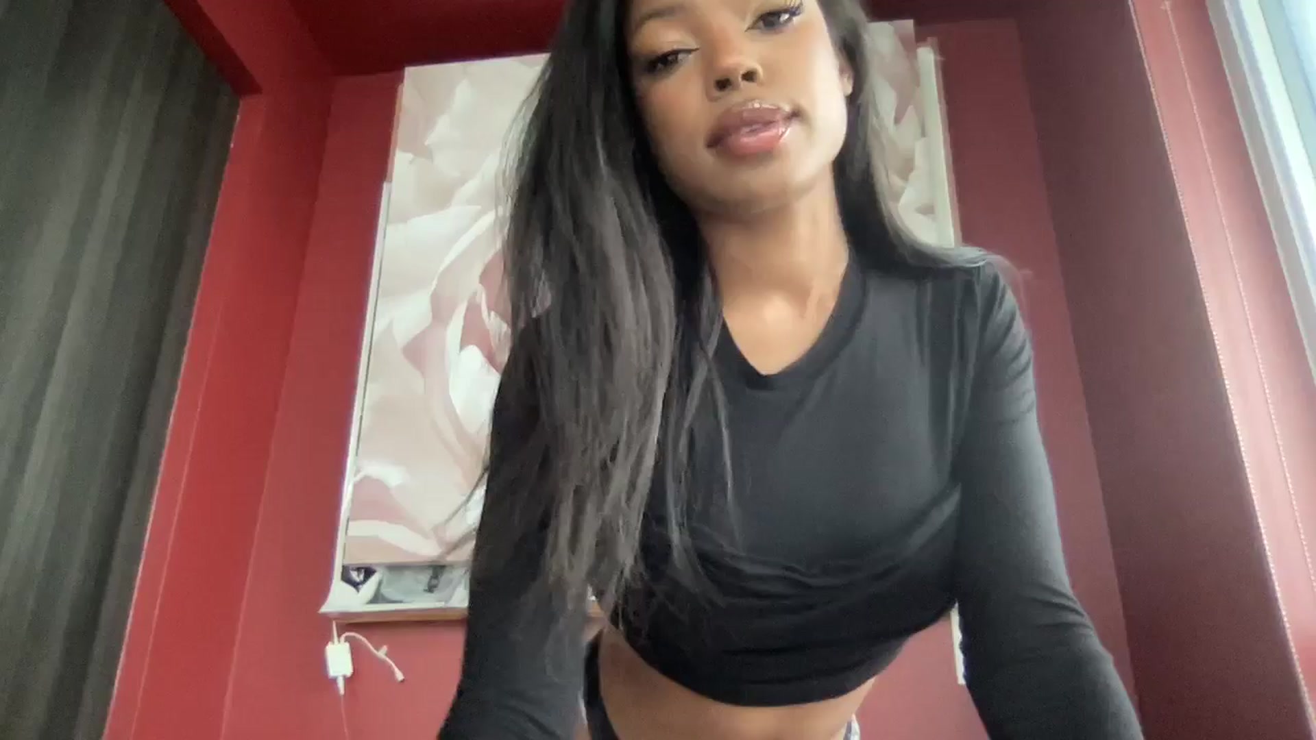 Gallery image thumbnail from EmiliaBrooks's myfreecams stream on, 12/18/2024, 19:34 image 15 of 20